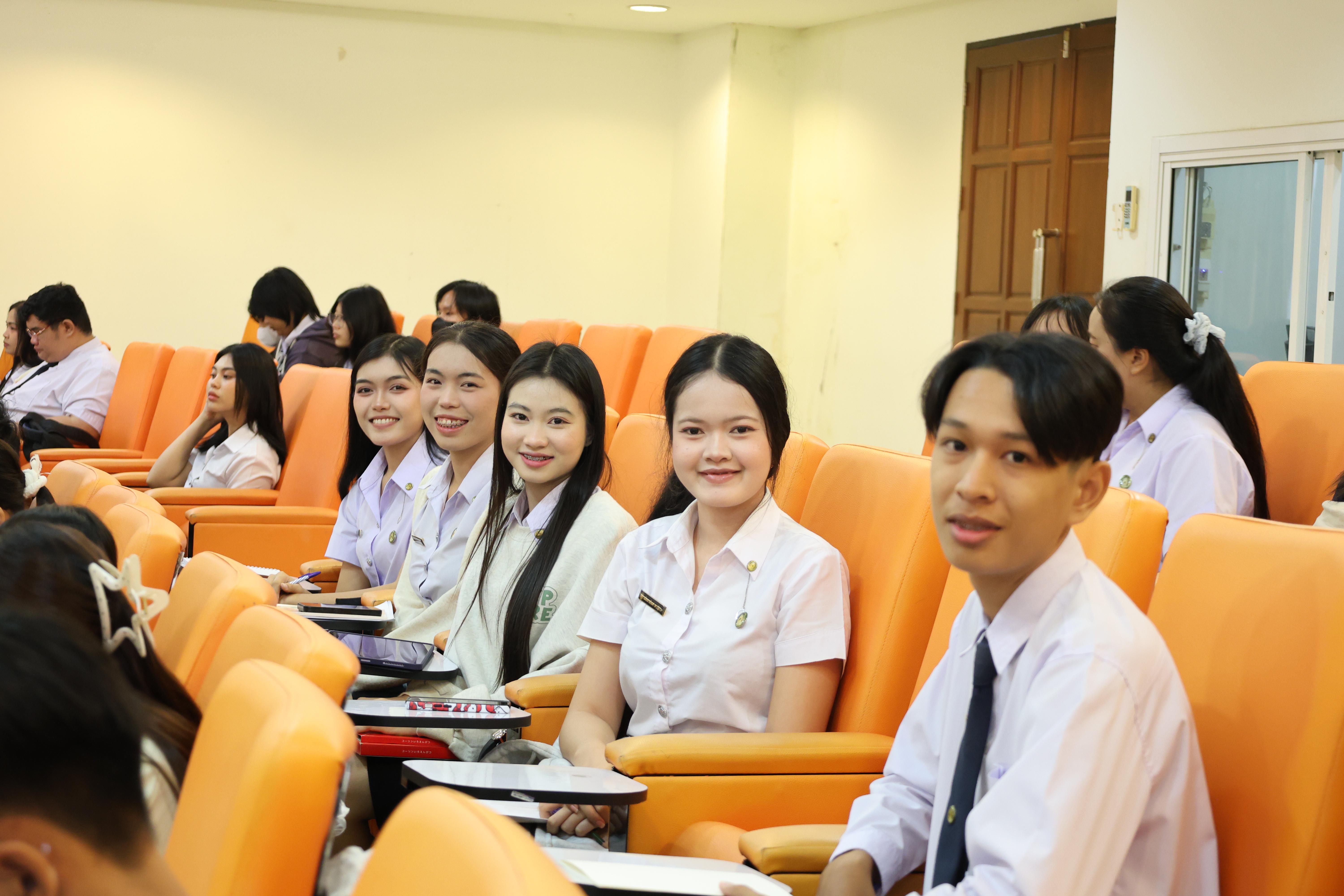 81. วันที่ 22 กันยายน 2569 คณะครุศาสตร์ มหาวิทยาลัยราชภัฏกำแพงเพชร ได้จัดการอาบรมติวสอบใบอนุญาติประกอบวิชาชีพให้กับนักศึกษาชั้นปี 3