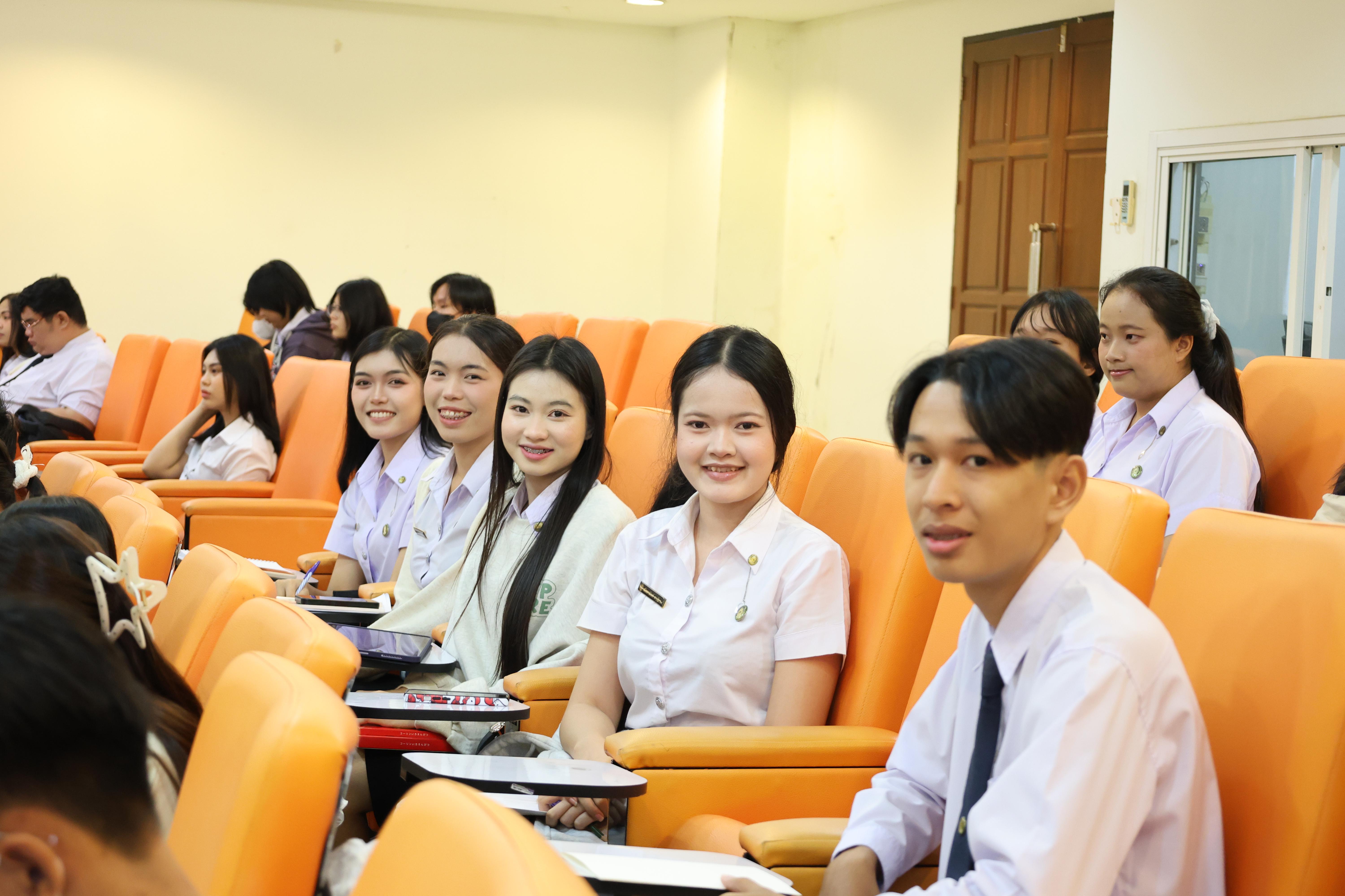 82. วันที่ 22 กันยายน 2569 คณะครุศาสตร์ มหาวิทยาลัยราชภัฏกำแพงเพชร ได้จัดการอาบรมติวสอบใบอนุญาติประกอบวิชาชีพให้กับนักศึกษาชั้นปี 3