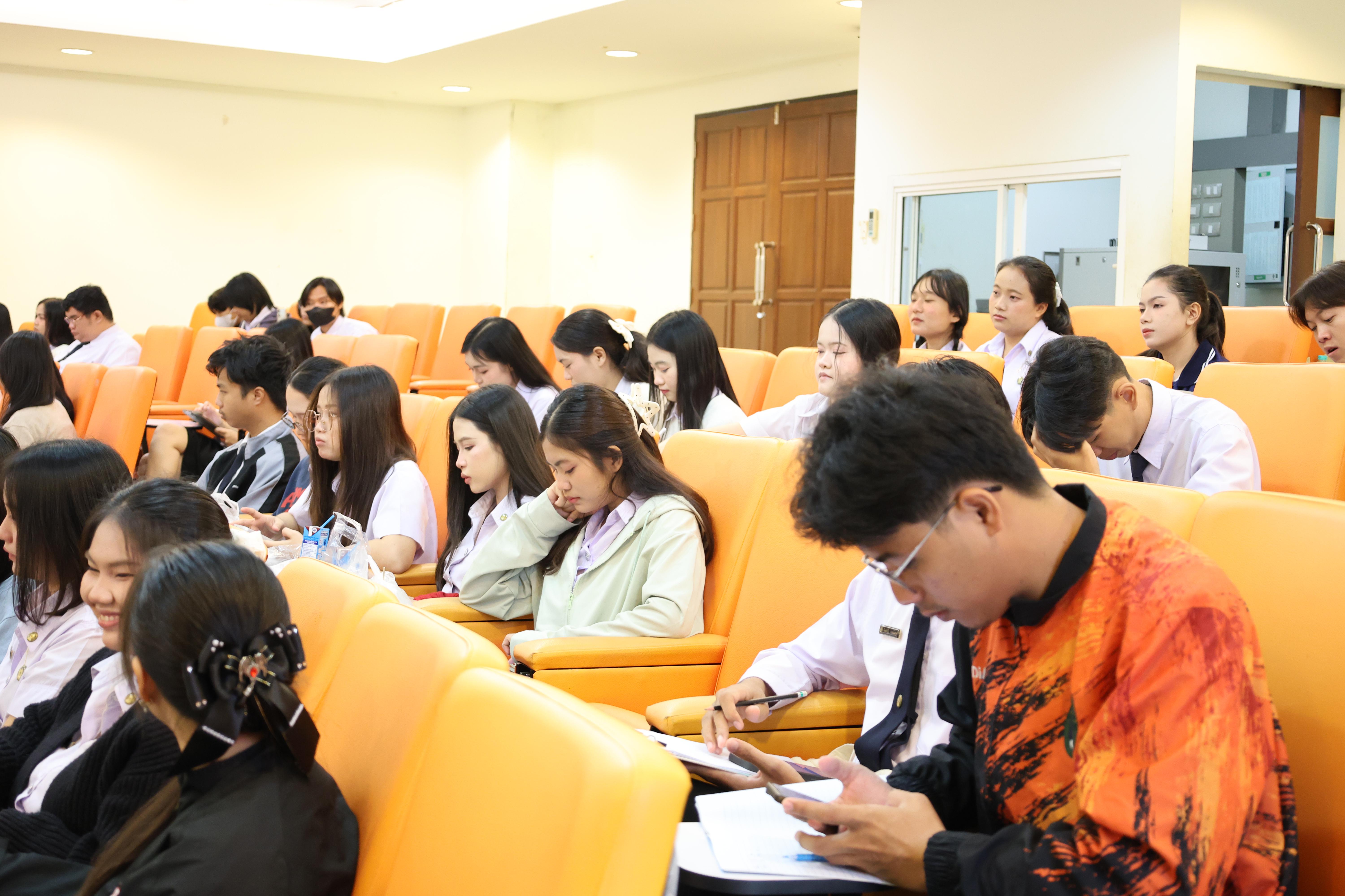 83. วันที่ 22 กันยายน 2569 คณะครุศาสตร์ มหาวิทยาลัยราชภัฏกำแพงเพชร ได้จัดการอาบรมติวสอบใบอนุญาติประกอบวิชาชีพให้กับนักศึกษาชั้นปี 3