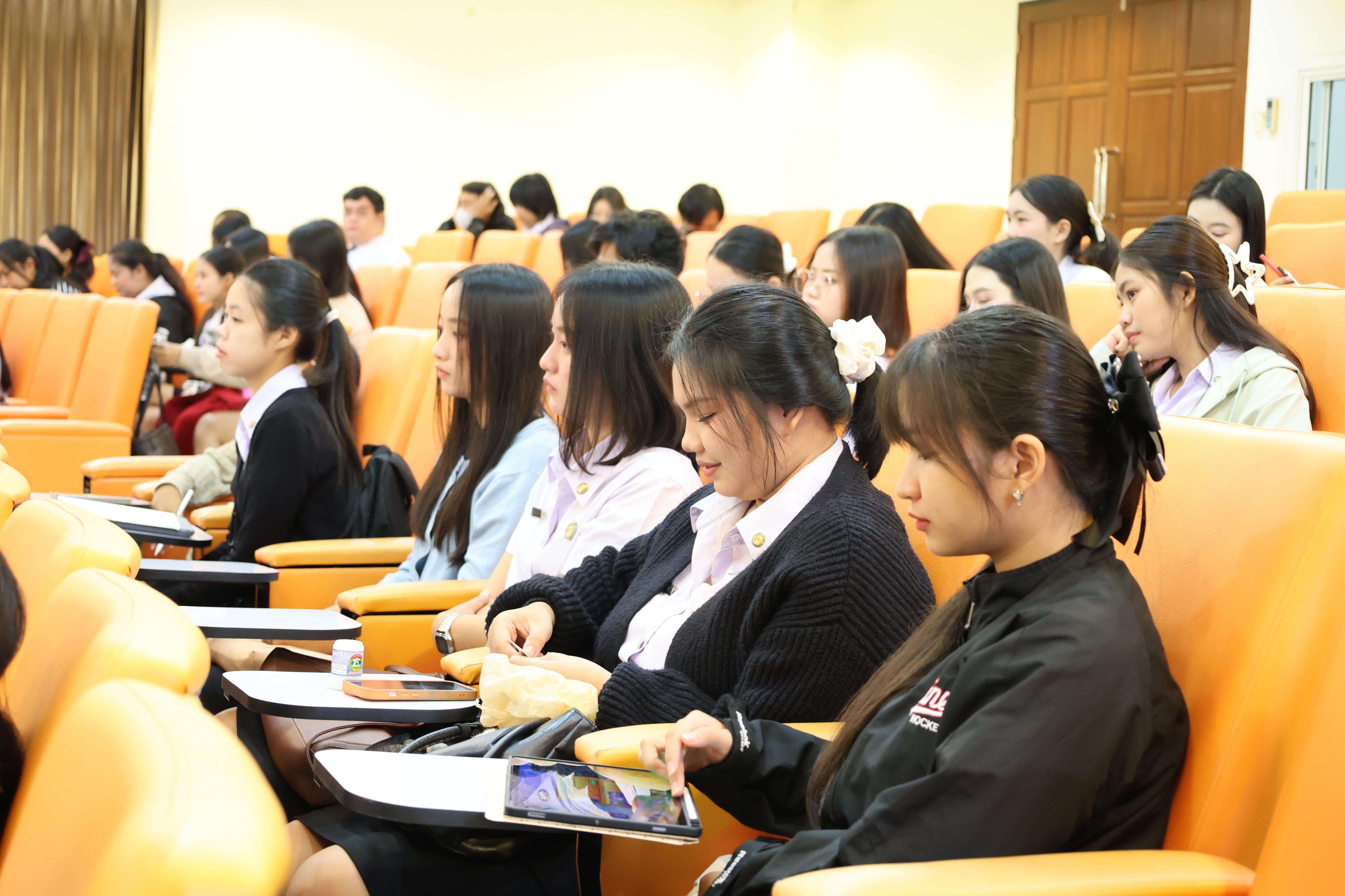 84. วันที่ 22 กันยายน 2569 คณะครุศาสตร์ มหาวิทยาลัยราชภัฏกำแพงเพชร ได้จัดการอาบรมติวสอบใบอนุญาติประกอบวิชาชีพให้กับนักศึกษาชั้นปี 3
