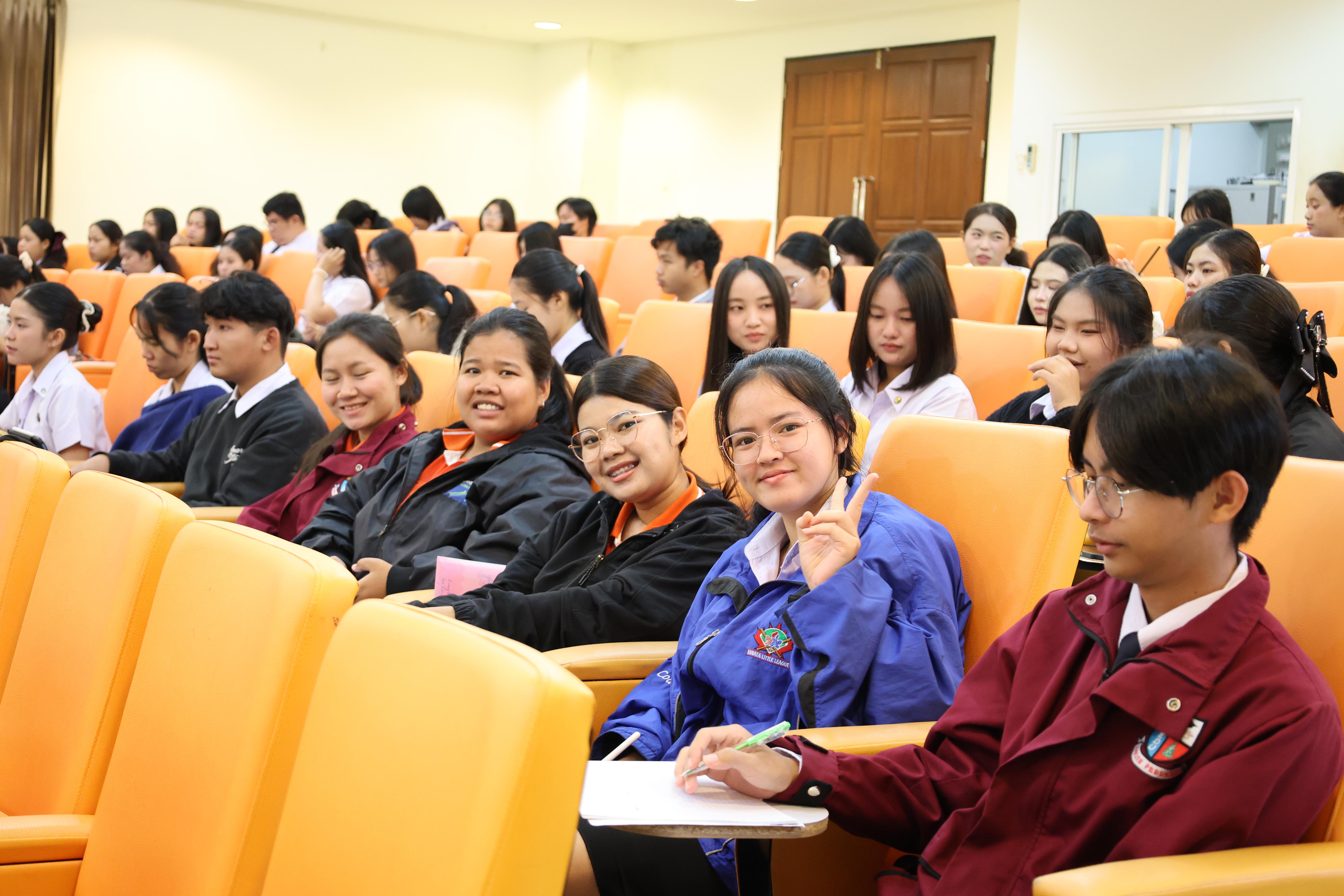 86. วันที่ 22 กันยายน 2569 คณะครุศาสตร์ มหาวิทยาลัยราชภัฏกำแพงเพชร ได้จัดการอาบรมติวสอบใบอนุญาติประกอบวิชาชีพให้กับนักศึกษาชั้นปี 3
