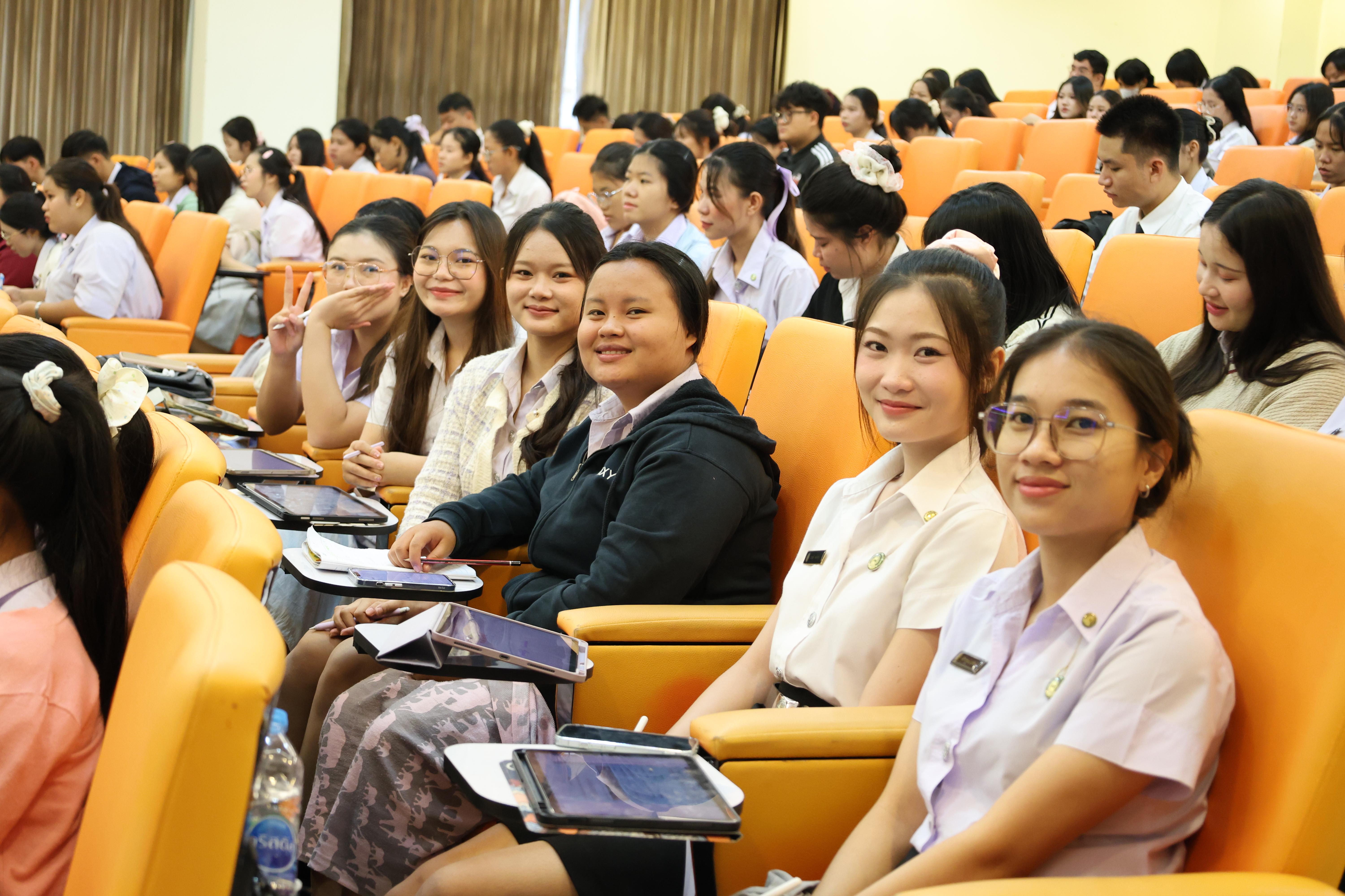 91. วันที่ 22 กันยายน 2569 คณะครุศาสตร์ มหาวิทยาลัยราชภัฏกำแพงเพชร ได้จัดการอาบรมติวสอบใบอนุญาติประกอบวิชาชีพให้กับนักศึกษาชั้นปี 3