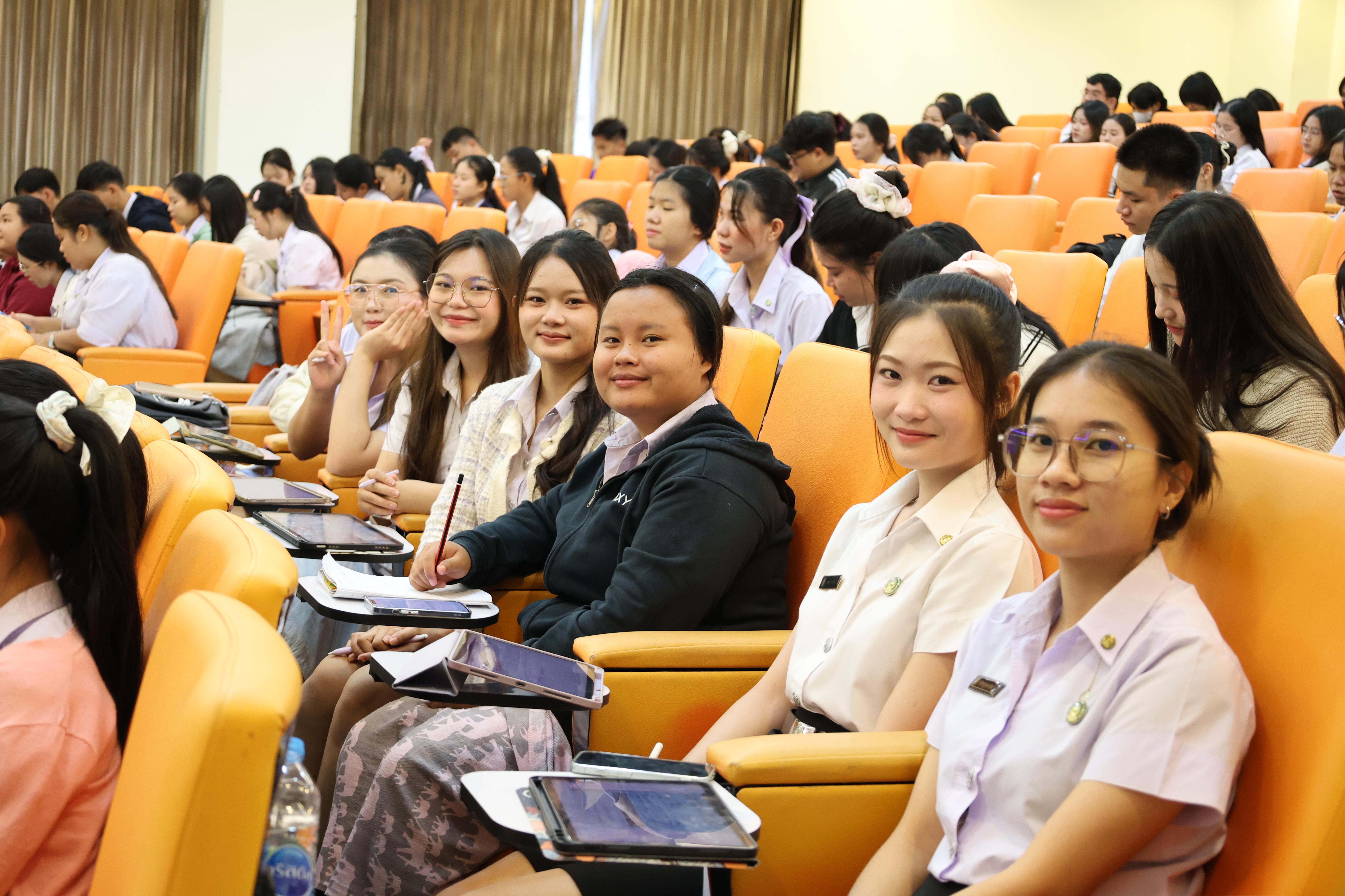 93. วันที่ 22 กันยายน 2569 คณะครุศาสตร์ มหาวิทยาลัยราชภัฏกำแพงเพชร ได้จัดการอาบรมติวสอบใบอนุญาติประกอบวิชาชีพให้กับนักศึกษาชั้นปี 3
