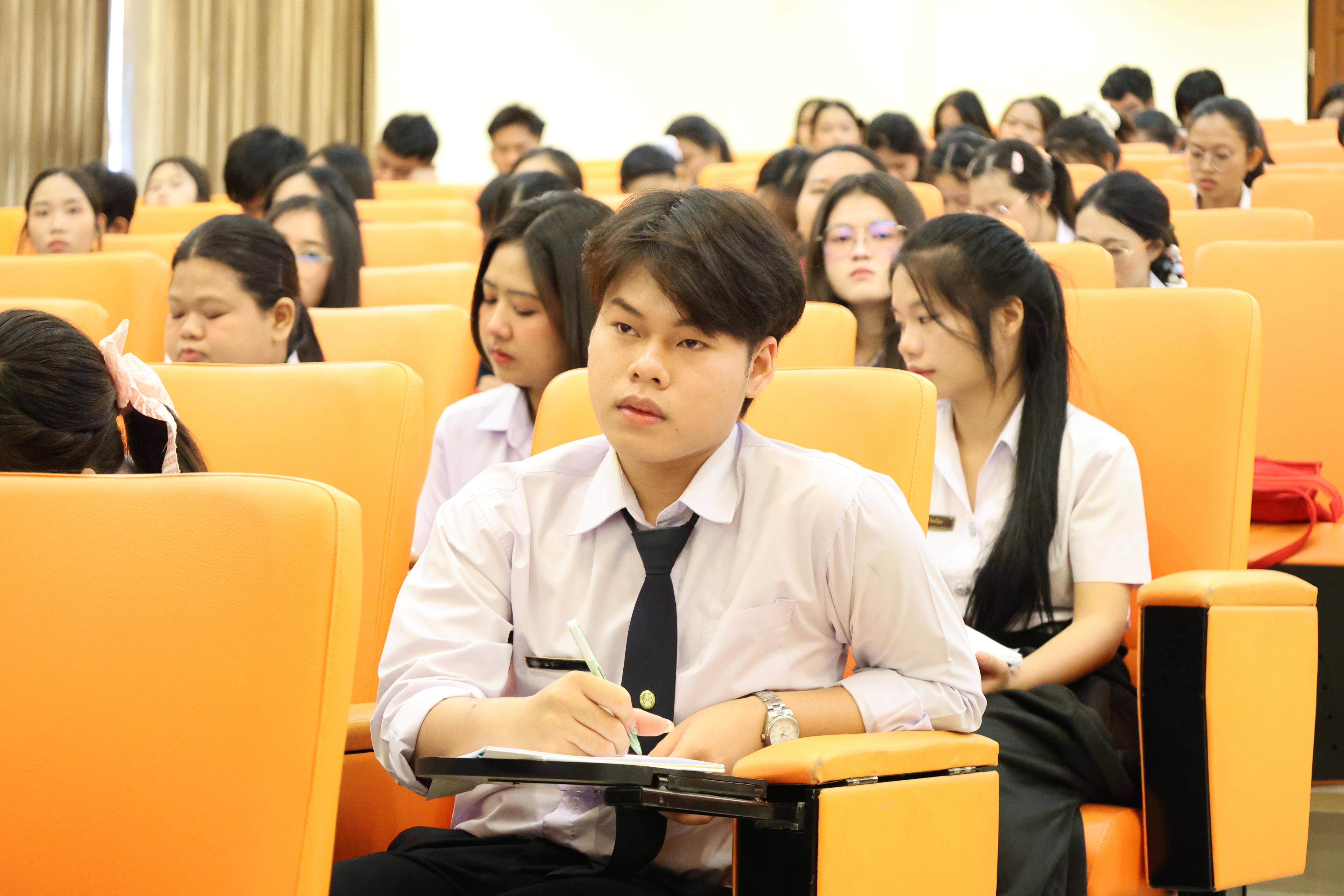 105. วันที่ 22 กันยายน 2569 คณะครุศาสตร์ มหาวิทยาลัยราชภัฏกำแพงเพชร ได้จัดการอาบรมติวสอบใบอนุญาติประกอบวิชาชีพให้กับนักศึกษาชั้นปี 3