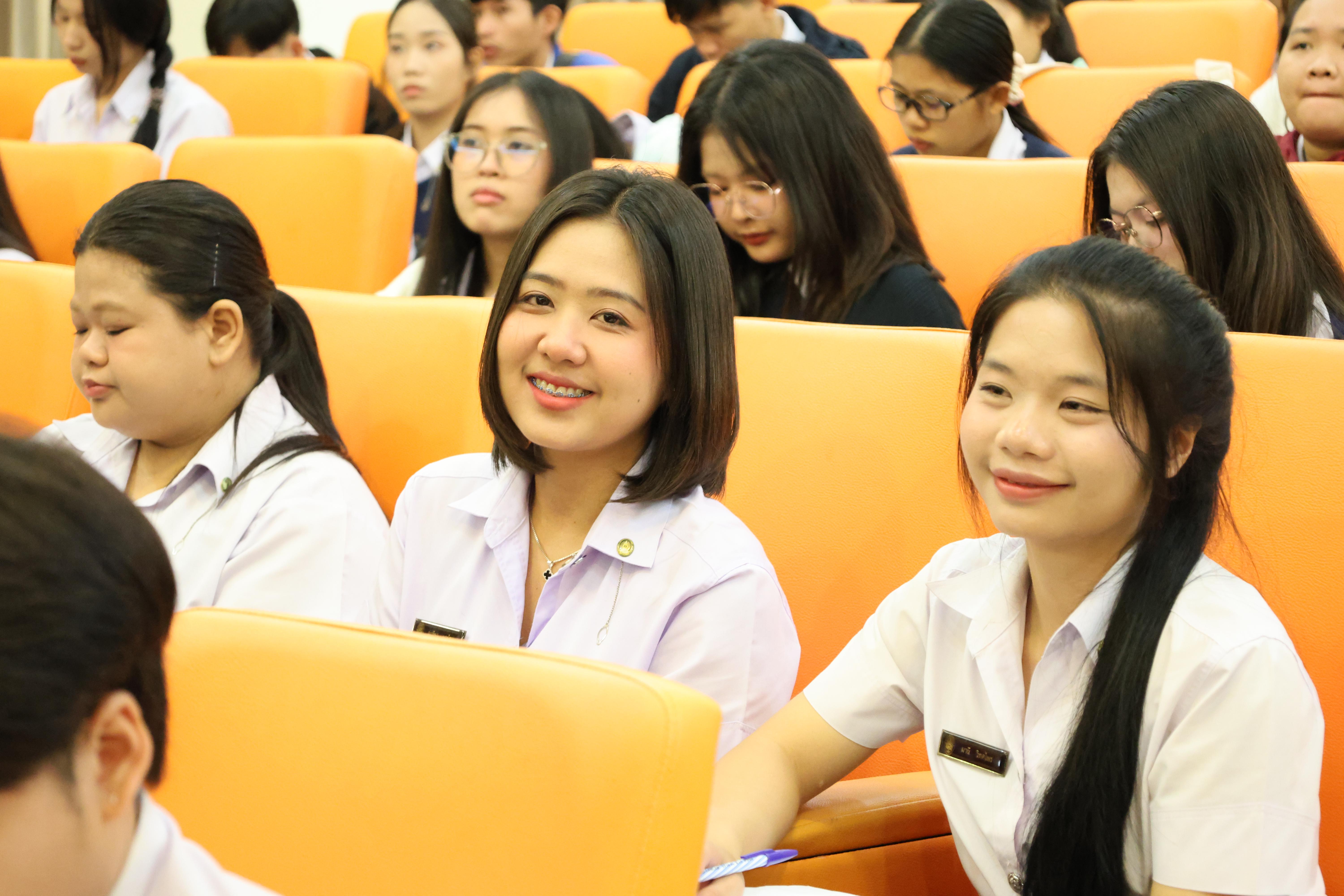 108. วันที่ 22 กันยายน 2569 คณะครุศาสตร์ มหาวิทยาลัยราชภัฏกำแพงเพชร ได้จัดการอาบรมติวสอบใบอนุญาติประกอบวิชาชีพให้กับนักศึกษาชั้นปี 3