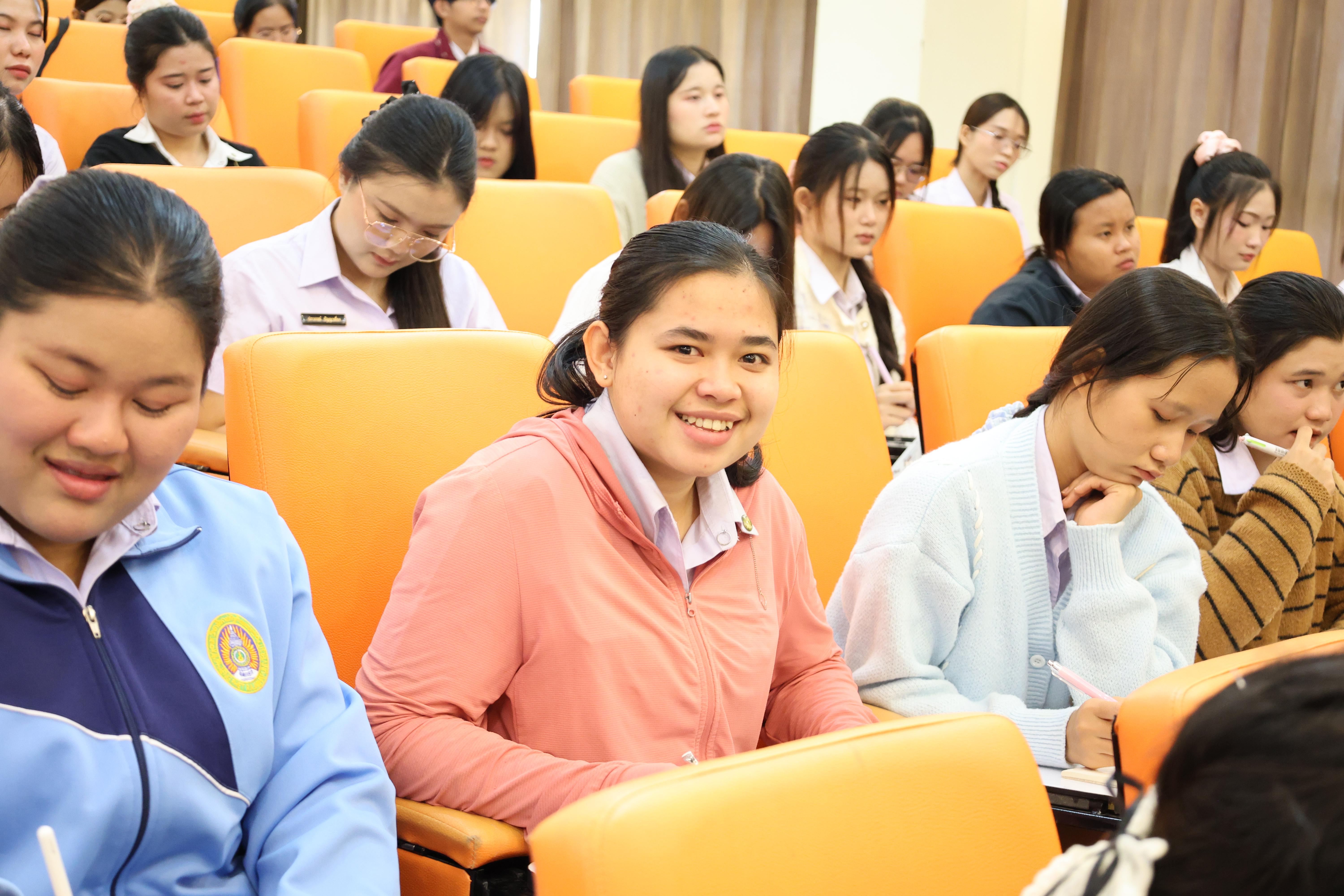 109. วันที่ 22 กันยายน 2569 คณะครุศาสตร์ มหาวิทยาลัยราชภัฏกำแพงเพชร ได้จัดการอาบรมติวสอบใบอนุญาติประกอบวิชาชีพให้กับนักศึกษาชั้นปี 3