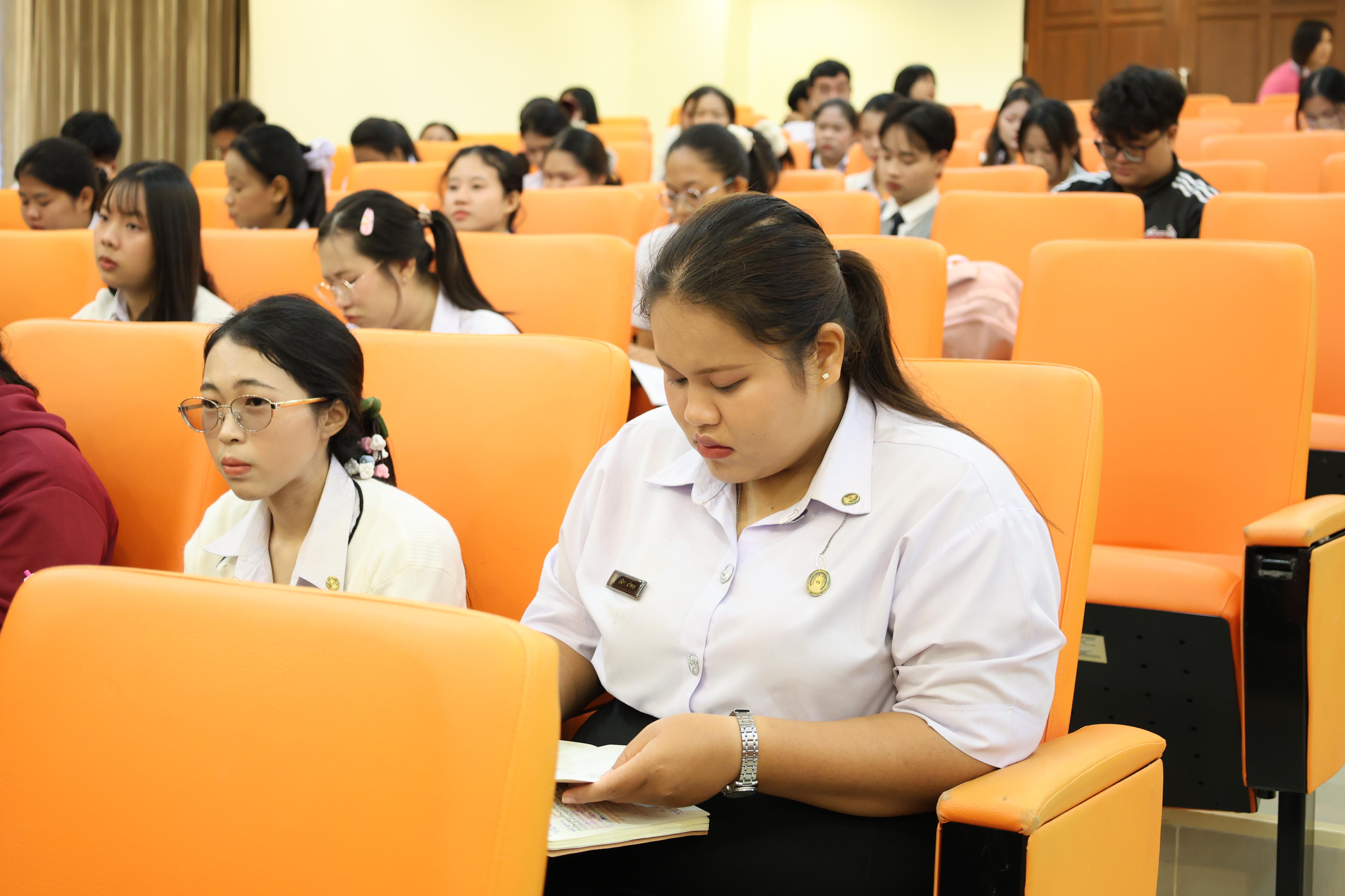 111. วันที่ 22 กันยายน 2569 คณะครุศาสตร์ มหาวิทยาลัยราชภัฏกำแพงเพชร ได้จัดการอาบรมติวสอบใบอนุญาติประกอบวิชาชีพให้กับนักศึกษาชั้นปี 3