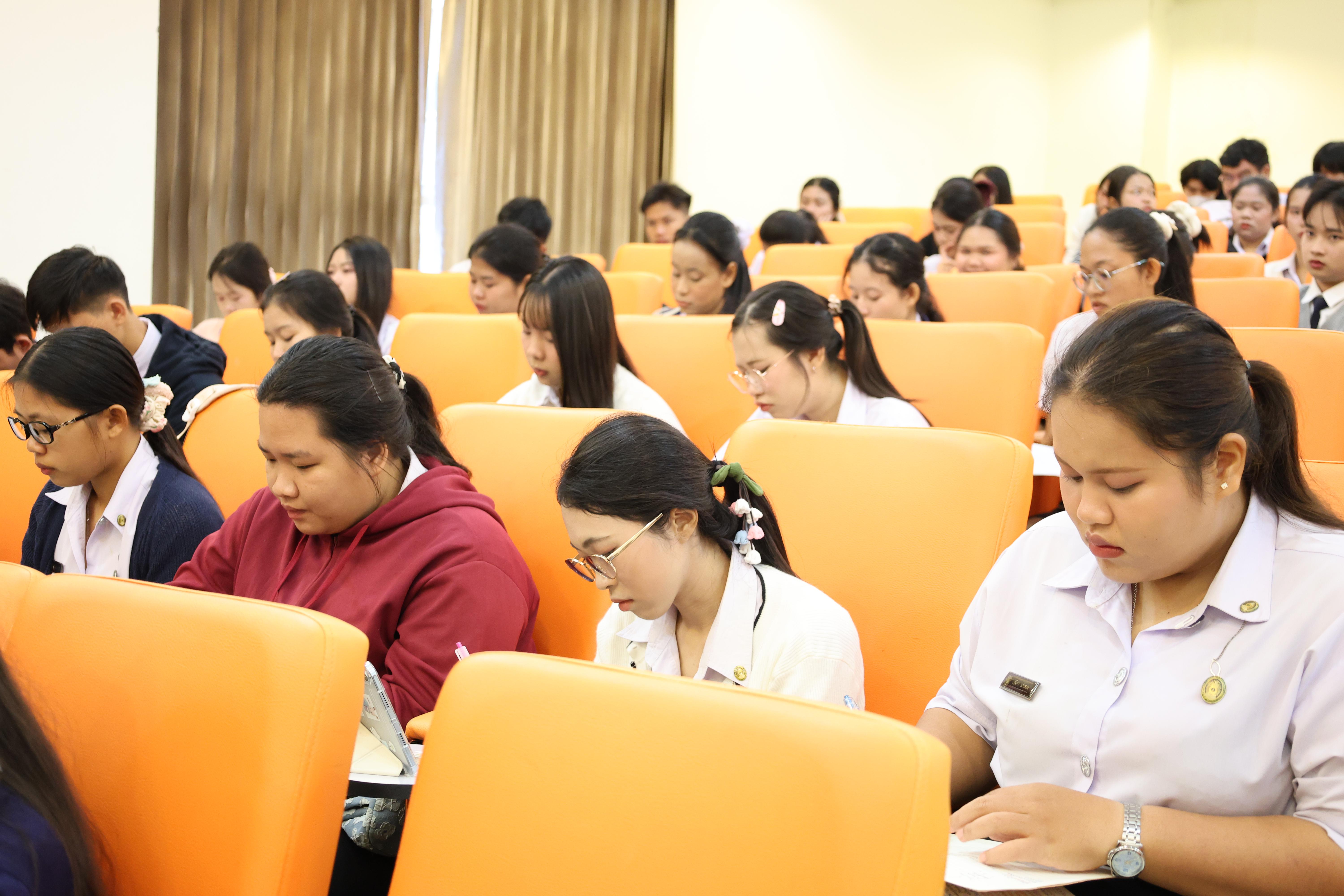 112. วันที่ 22 กันยายน 2569 คณะครุศาสตร์ มหาวิทยาลัยราชภัฏกำแพงเพชร ได้จัดการอาบรมติวสอบใบอนุญาติประกอบวิชาชีพให้กับนักศึกษาชั้นปี 3