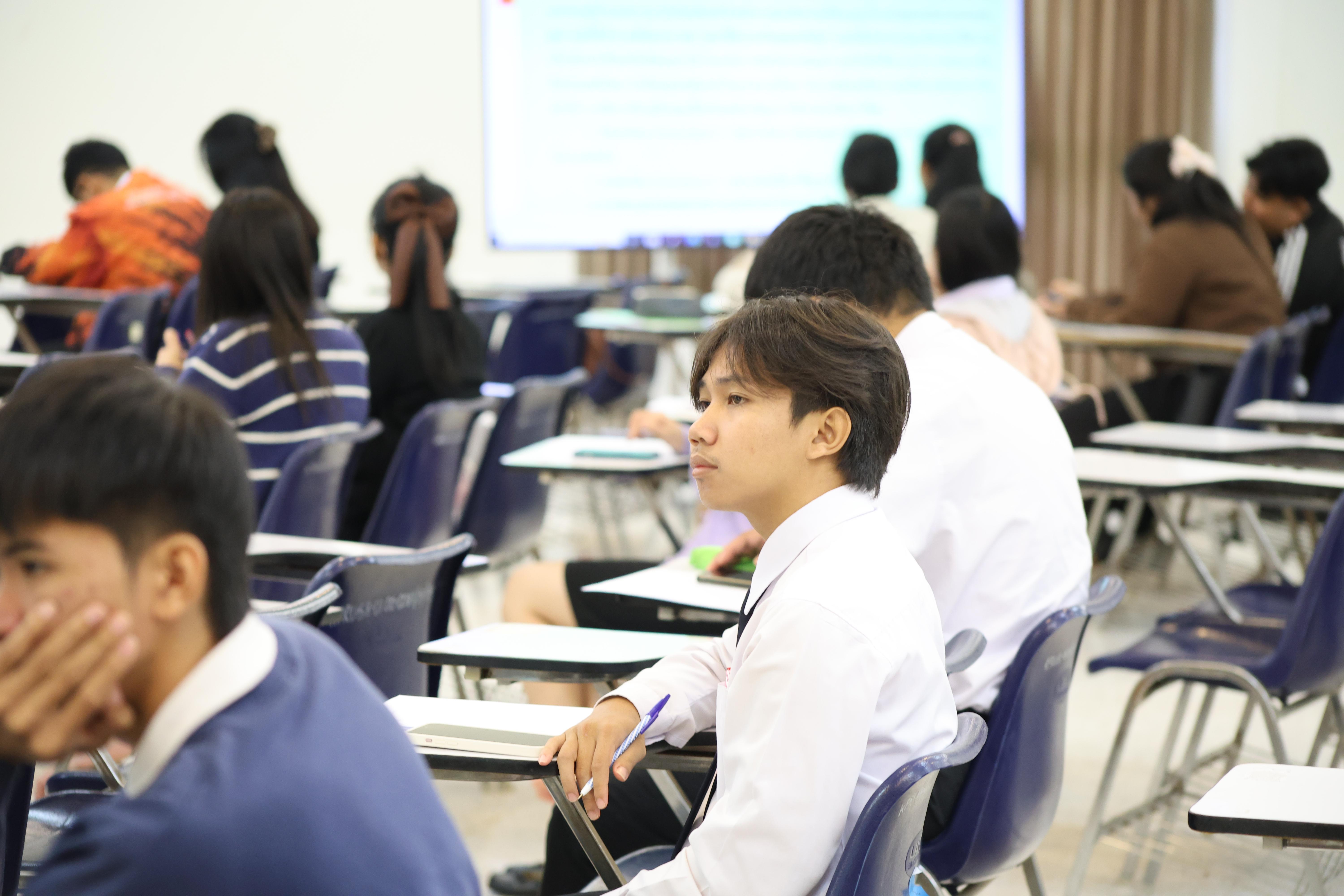 129. วันที่ 22 กันยายน 2569 คณะครุศาสตร์ มหาวิทยาลัยราชภัฏกำแพงเพชร ได้จัดการอาบรมติวสอบใบอนุญาติประกอบวิชาชีพให้กับนักศึกษาชั้นปี 3