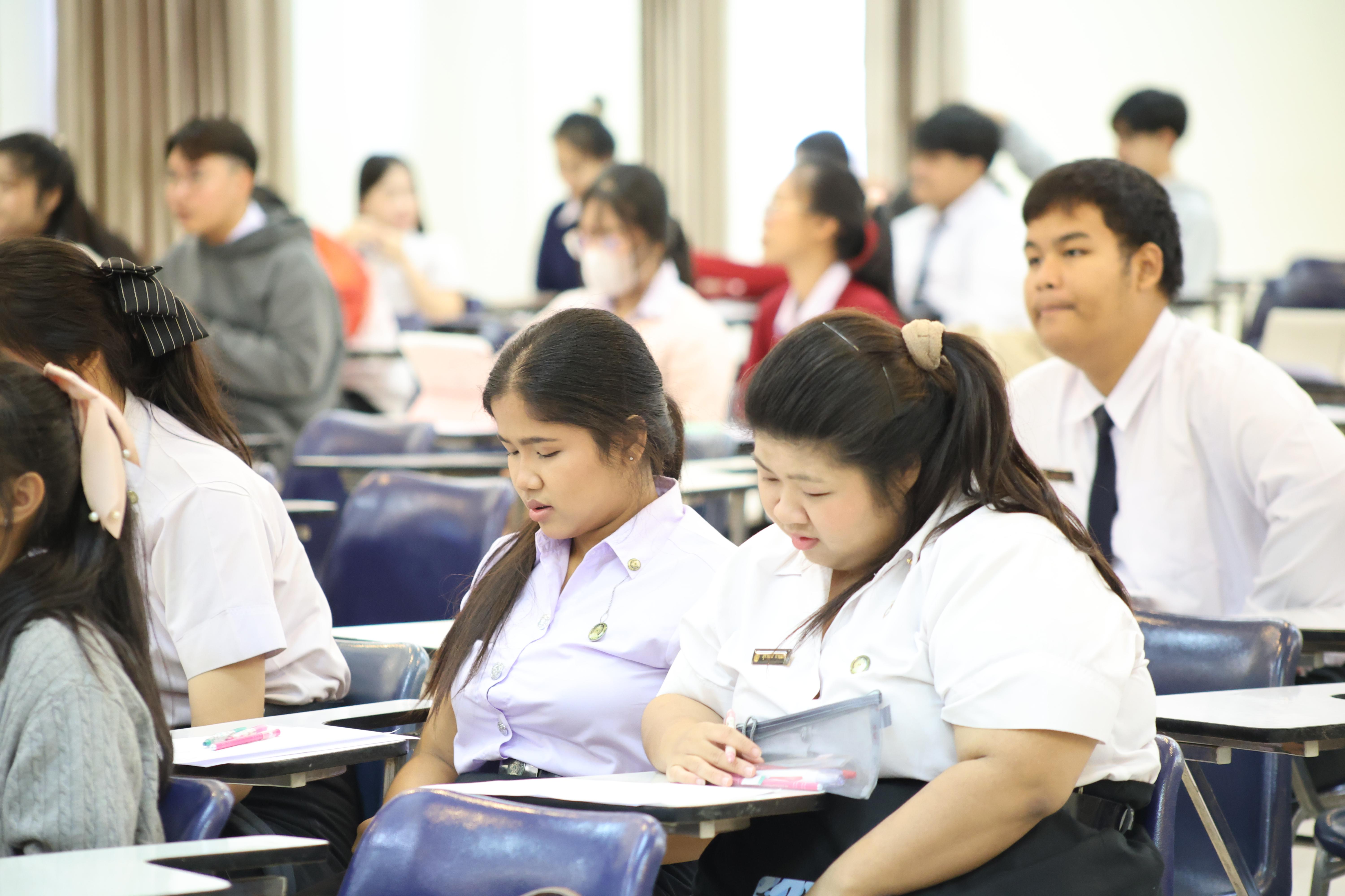 131. วันที่ 22 กันยายน 2569 คณะครุศาสตร์ มหาวิทยาลัยราชภัฏกำแพงเพชร ได้จัดการอาบรมติวสอบใบอนุญาติประกอบวิชาชีพให้กับนักศึกษาชั้นปี 3