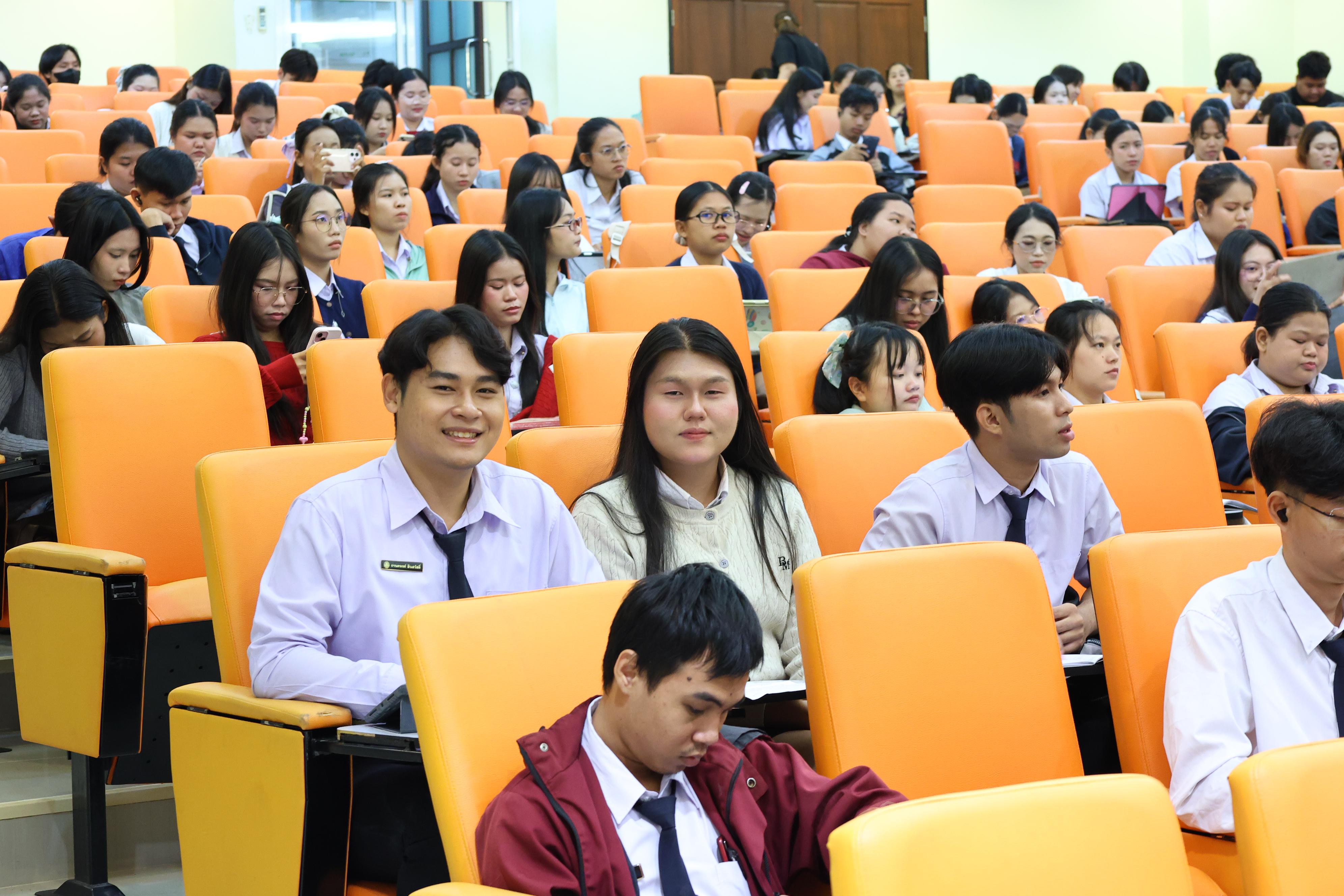 184. วันที่ 22 กันยายน 2569 คณะครุศาสตร์ มหาวิทยาลัยราชภัฏกำแพงเพชร ได้จัดการอาบรมติวสอบใบอนุญาติประกอบวิชาชีพให้กับนักศึกษาชั้นปี 3