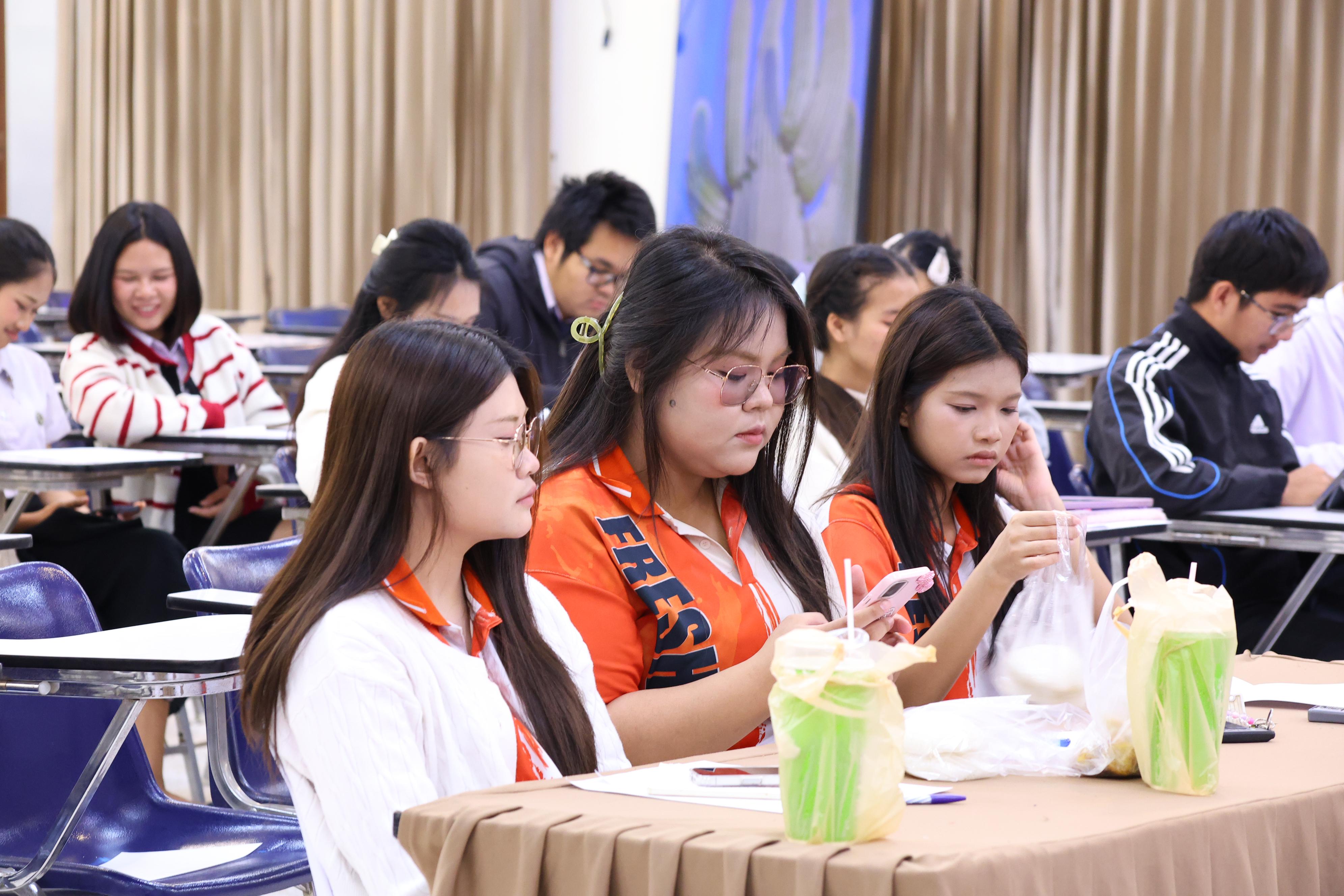 219. วันที่ 22 กันยายน 2569 คณะครุศาสตร์ มหาวิทยาลัยราชภัฏกำแพงเพชร ได้จัดการอาบรมติวสอบใบอนุญาติประกอบวิชาชีพให้กับนักศึกษาชั้นปี 3
