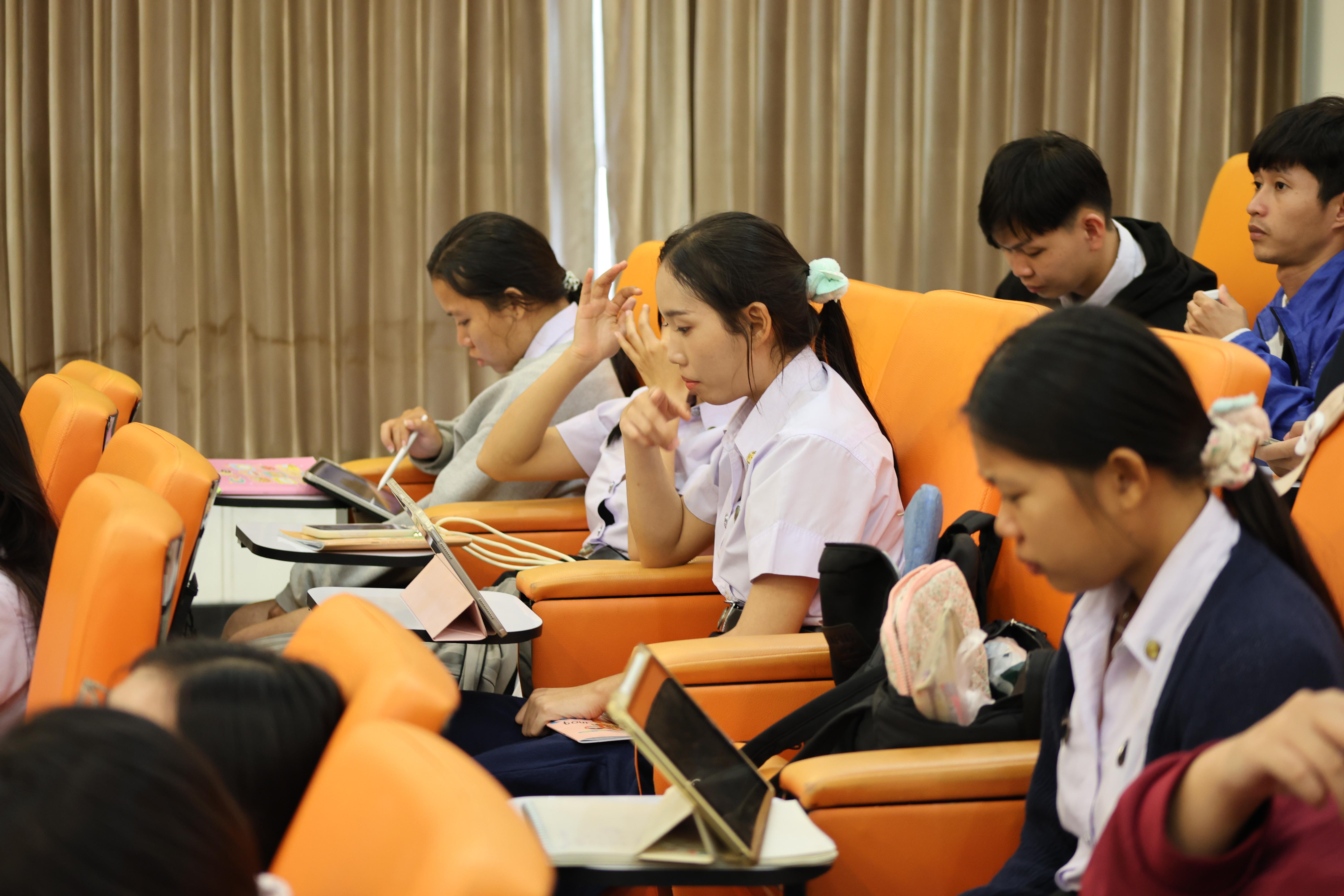 301. วันที่ 22 กันยายน 2569 คณะครุศาสตร์ มหาวิทยาลัยราชภัฏกำแพงเพชร ได้จัดการอาบรมติวสอบใบอนุญาติประกอบวิชาชีพให้กับนักศึกษาชั้นปี 3