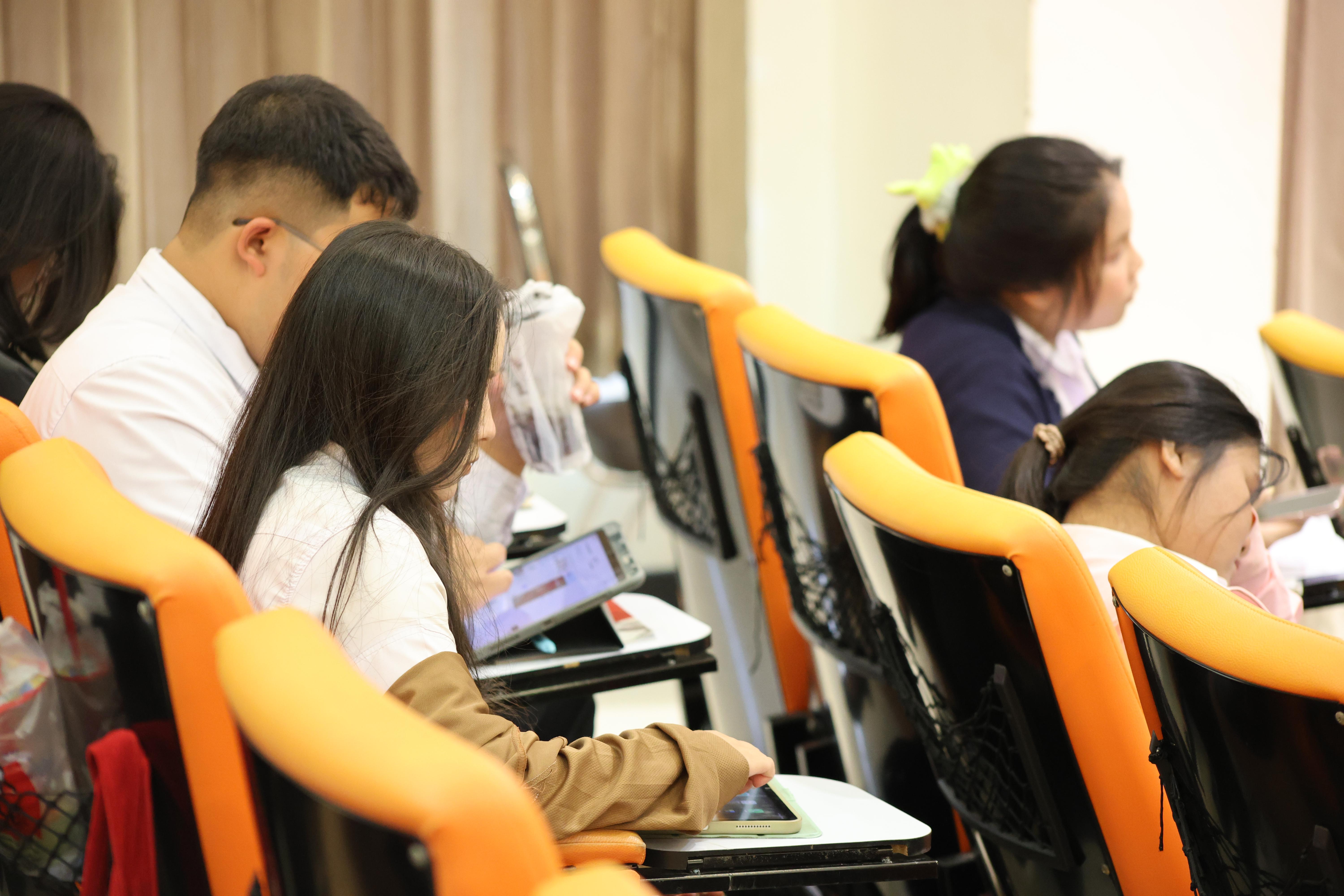 302. วันที่ 22 กันยายน 2569 คณะครุศาสตร์ มหาวิทยาลัยราชภัฏกำแพงเพชร ได้จัดการอาบรมติวสอบใบอนุญาติประกอบวิชาชีพให้กับนักศึกษาชั้นปี 3