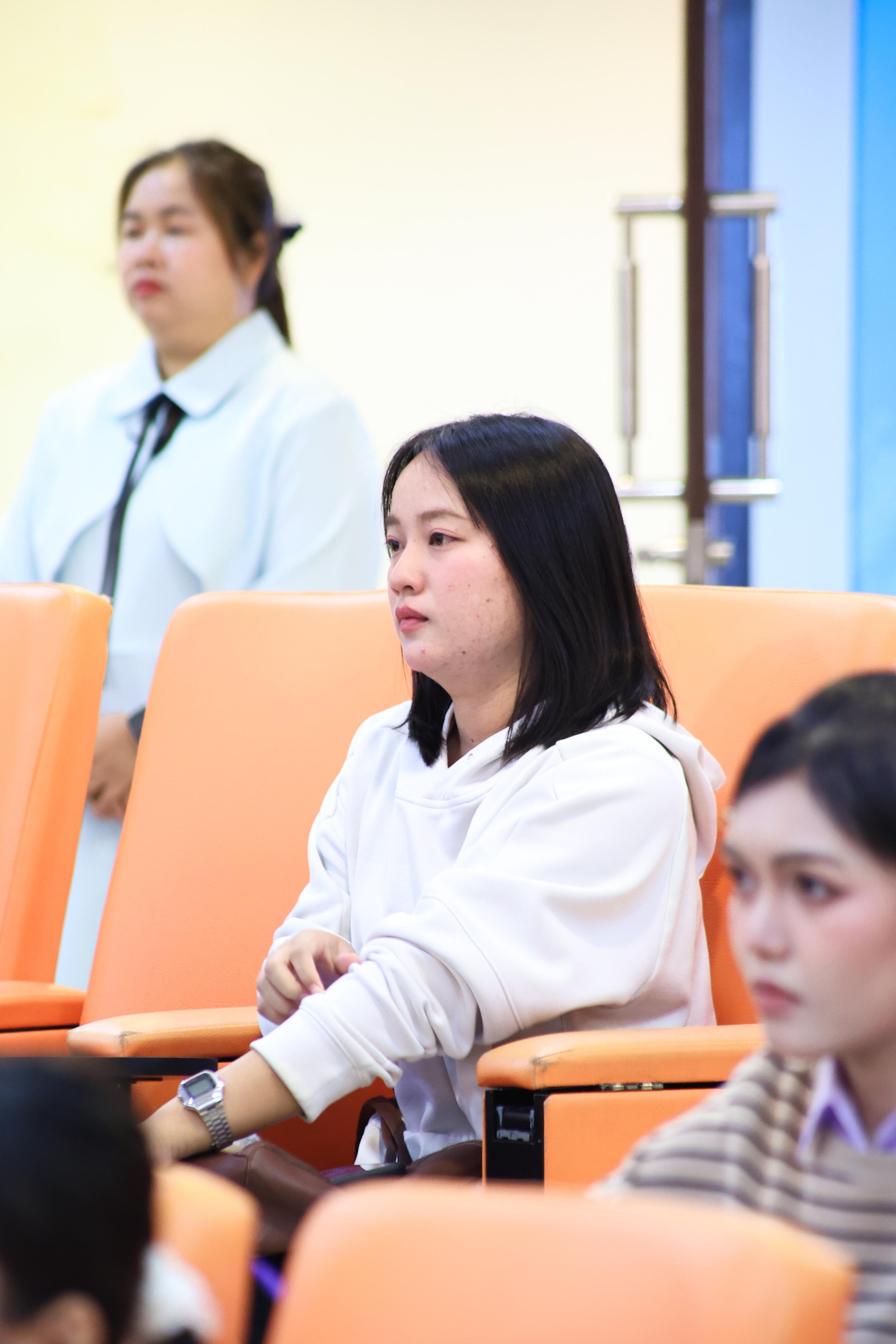 41. วันที่ 23 กันยายน 2569 คณะครุศาสตร์ มหาวิทยาลัยราชภัฏกำแพงเพชร ได้จัดการอาบรมติวสอบใบอนุญาติประกอบวิชาชีพให้กับนักศึกษาชั้นปี 3