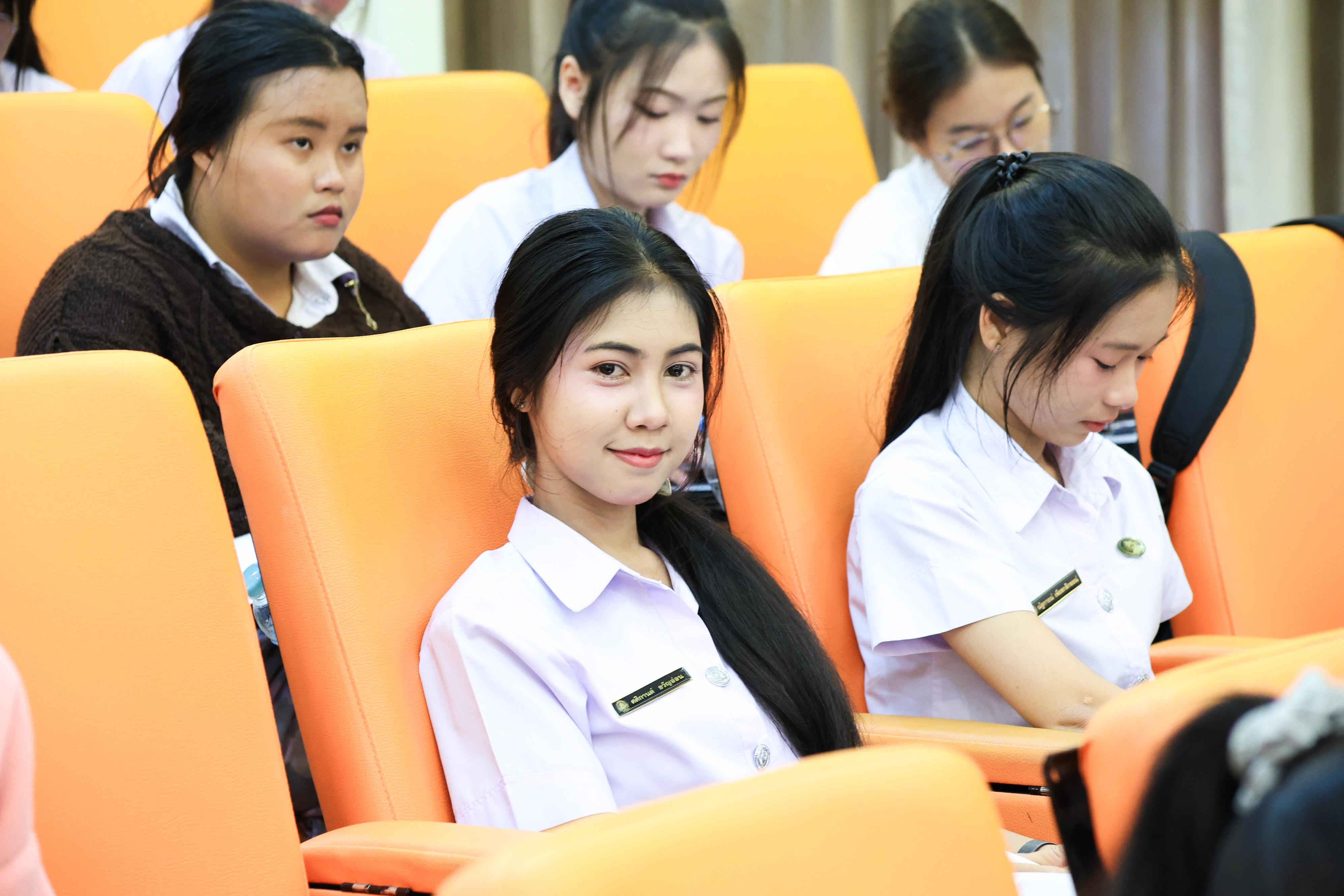 44. วันที่ 23 กันยายน 2569 คณะครุศาสตร์ มหาวิทยาลัยราชภัฏกำแพงเพชร ได้จัดการอาบรมติวสอบใบอนุญาติประกอบวิชาชีพให้กับนักศึกษาชั้นปี 3