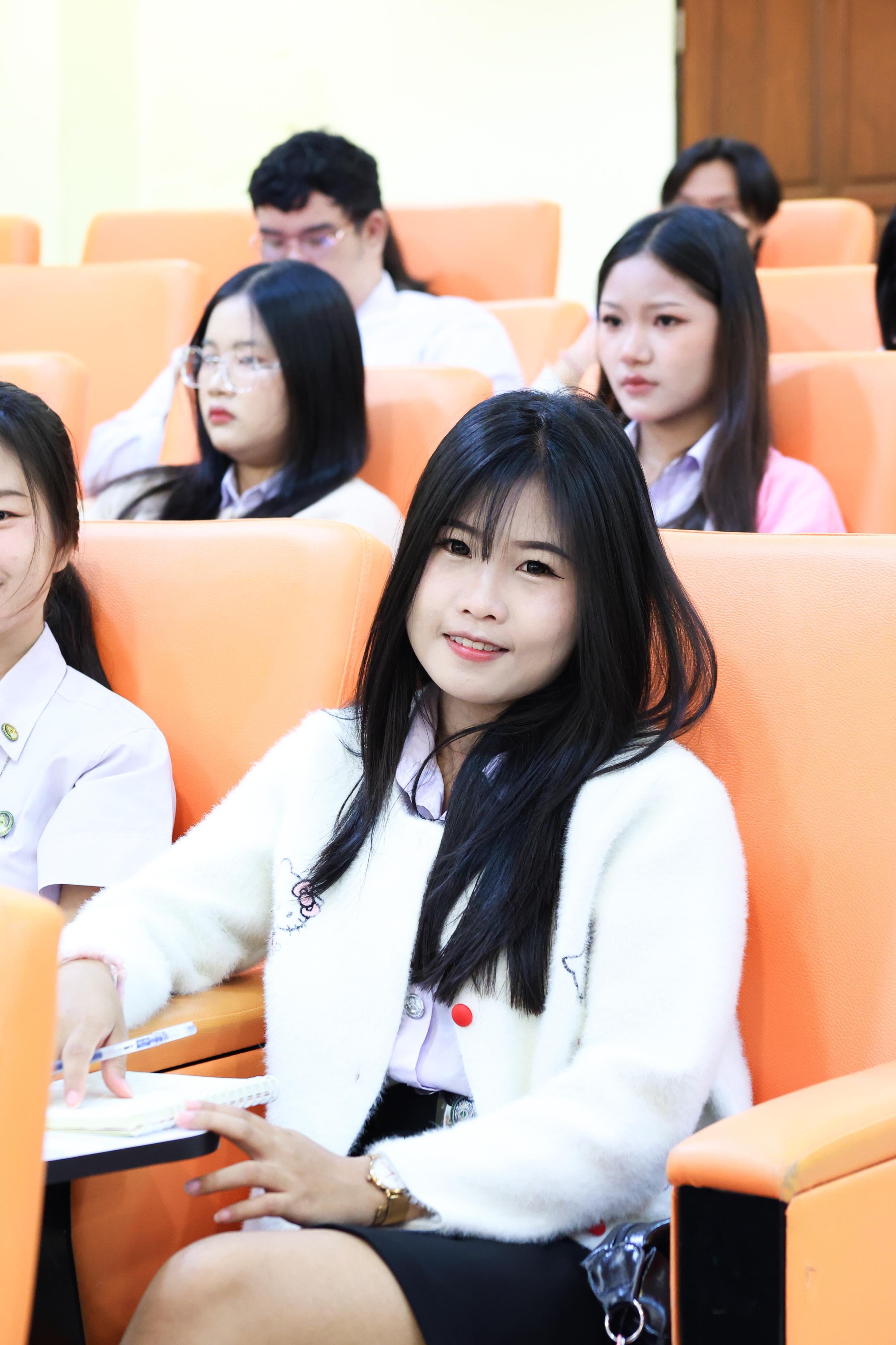 45. วันที่ 23 กันยายน 2569 คณะครุศาสตร์ มหาวิทยาลัยราชภัฏกำแพงเพชร ได้จัดการอาบรมติวสอบใบอนุญาติประกอบวิชาชีพให้กับนักศึกษาชั้นปี 3