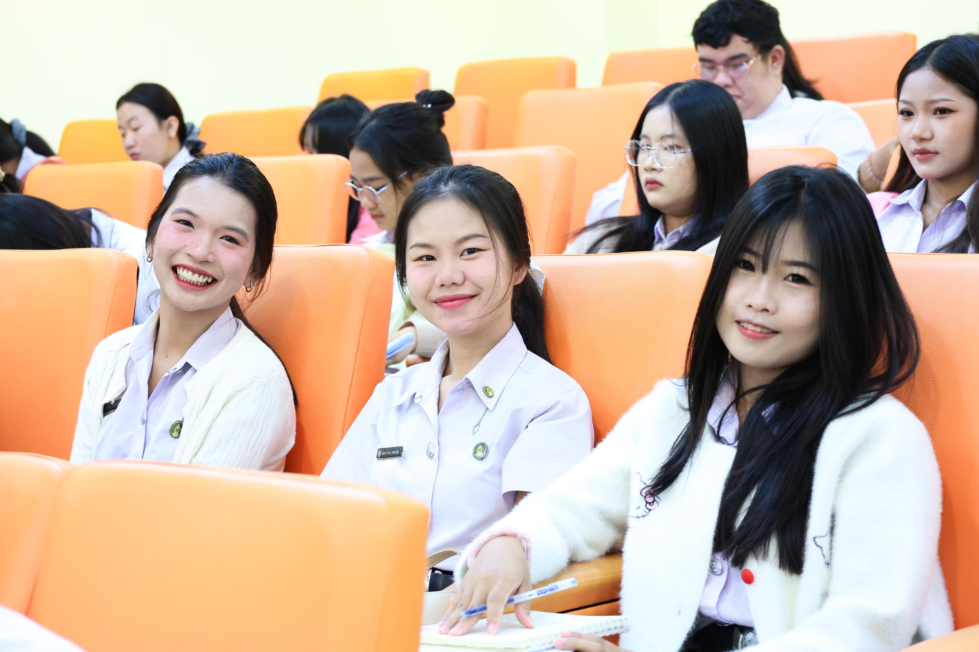46. วันที่ 23 กันยายน 2569 คณะครุศาสตร์ มหาวิทยาลัยราชภัฏกำแพงเพชร ได้จัดการอาบรมติวสอบใบอนุญาติประกอบวิชาชีพให้กับนักศึกษาชั้นปี 3