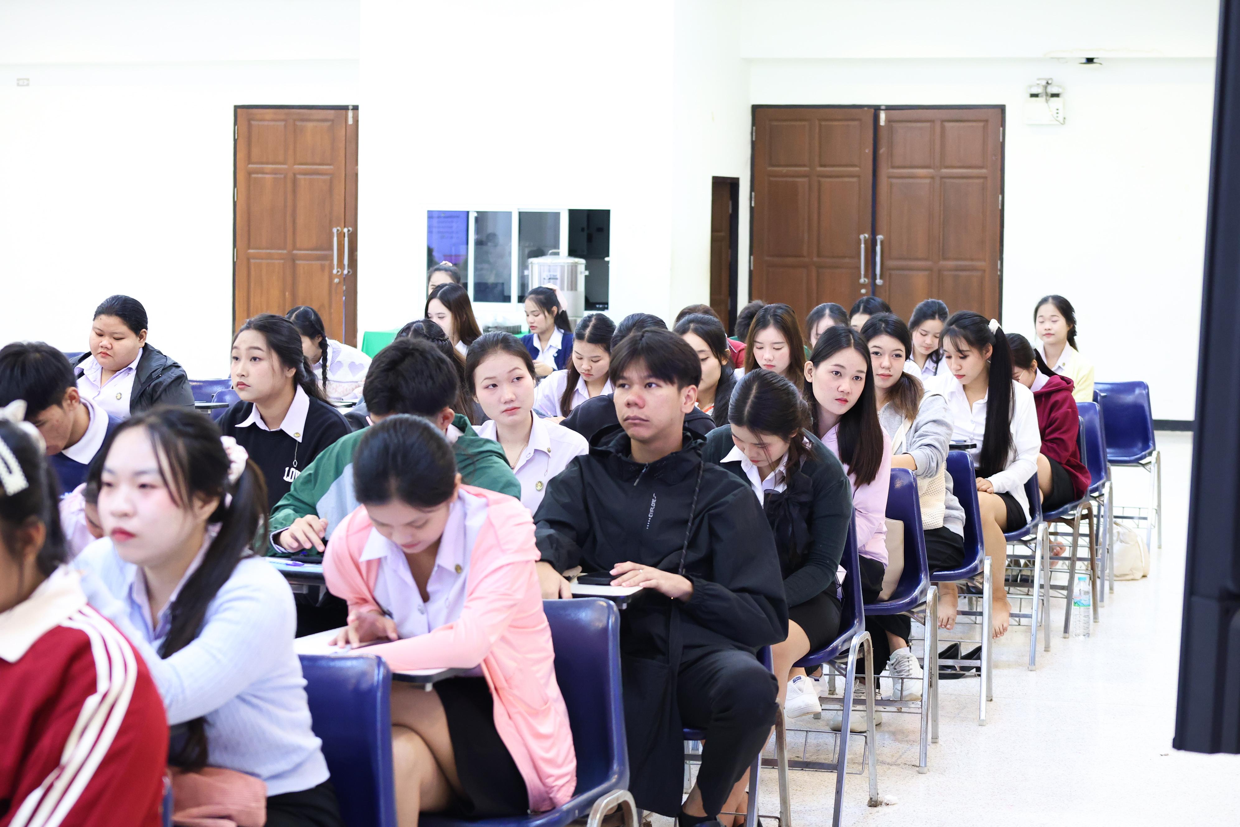 58. วันที่ 23 กันยายน 2569 คณะครุศาสตร์ มหาวิทยาลัยราชภัฏกำแพงเพชร ได้จัดการอาบรมติวสอบใบอนุญาติประกอบวิชาชีพให้กับนักศึกษาชั้นปี 3