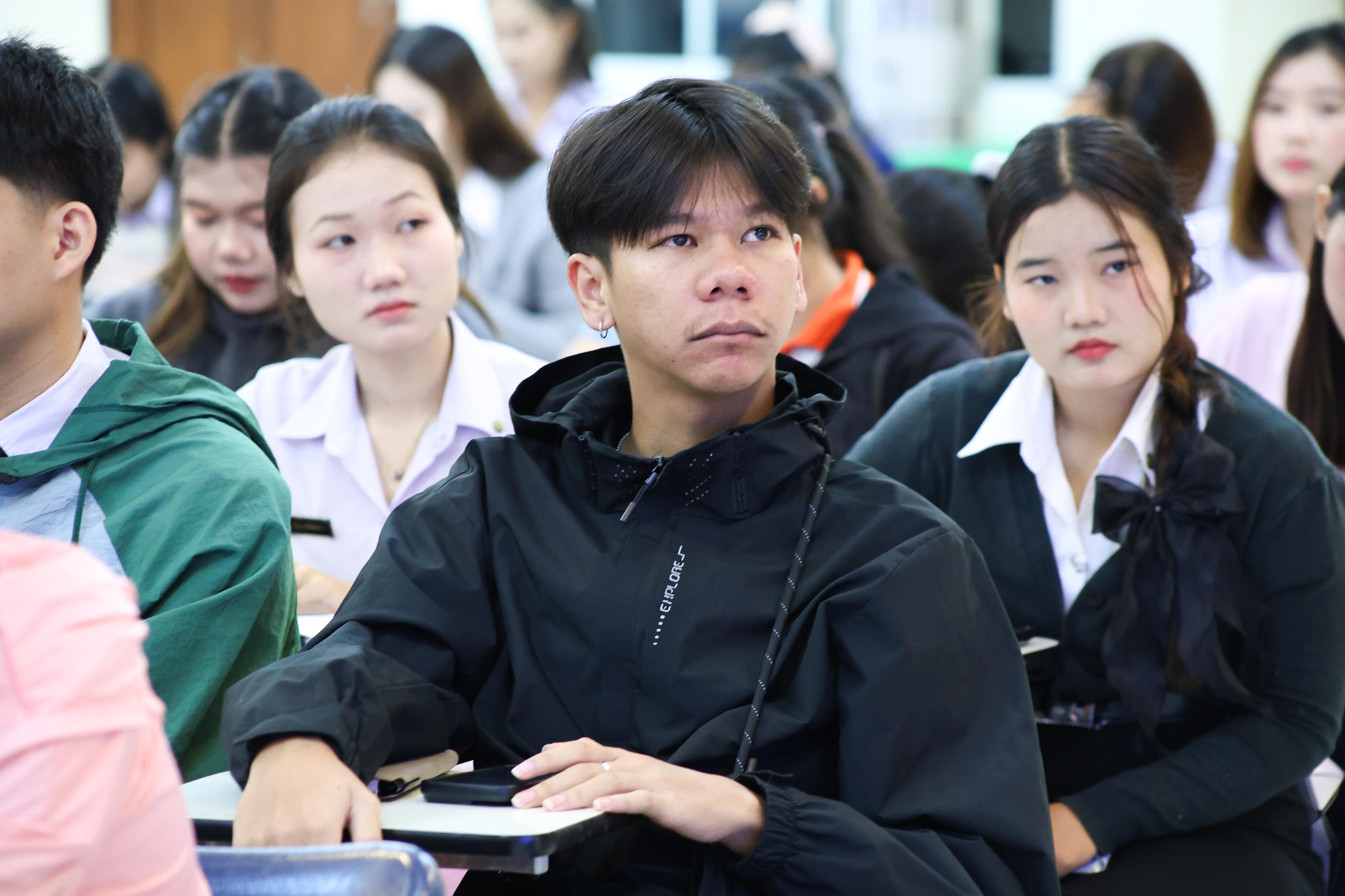 59. วันที่ 23 กันยายน 2569 คณะครุศาสตร์ มหาวิทยาลัยราชภัฏกำแพงเพชร ได้จัดการอาบรมติวสอบใบอนุญาติประกอบวิชาชีพให้กับนักศึกษาชั้นปี 3