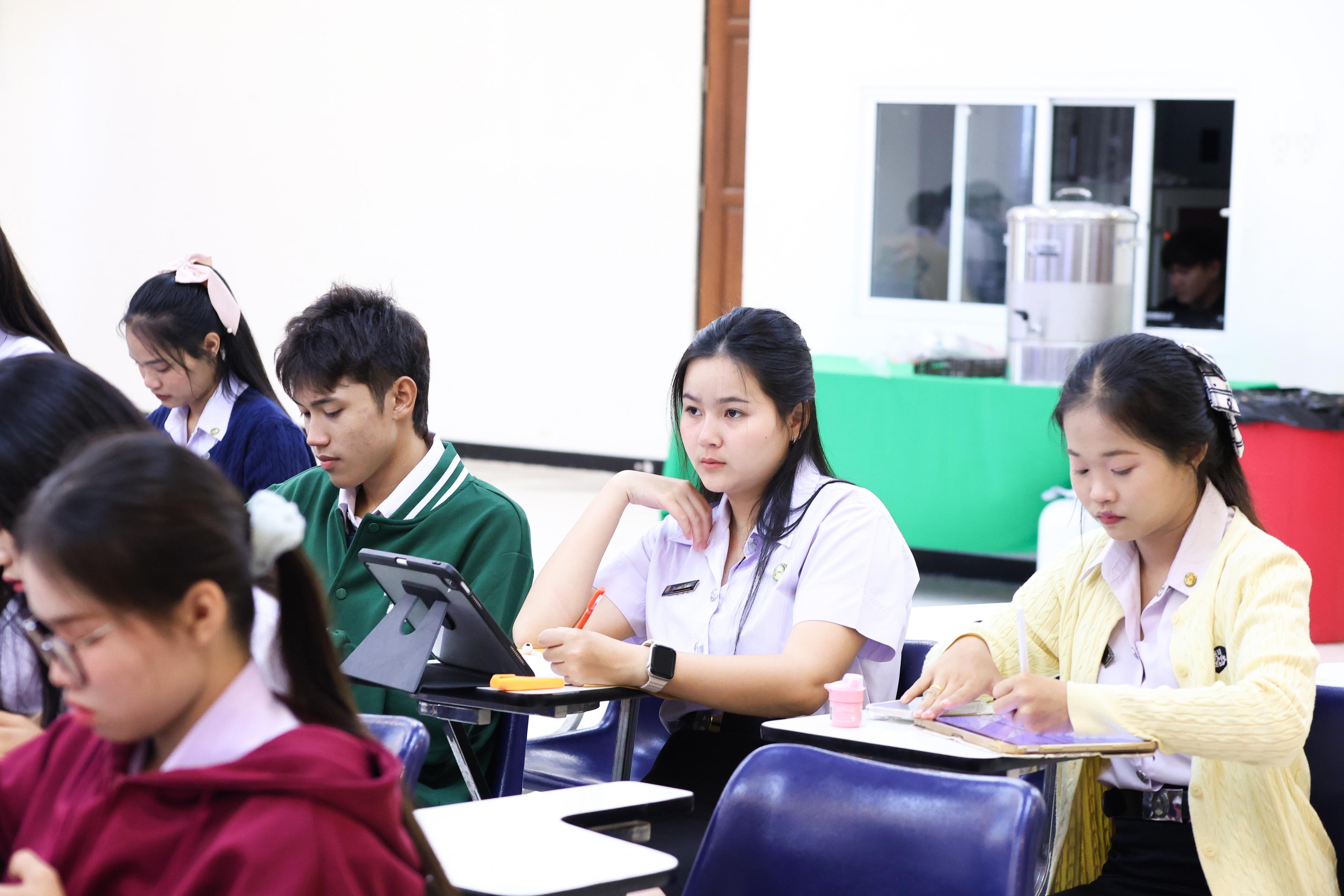 67. วันที่ 23 กันยายน 2569 คณะครุศาสตร์ มหาวิทยาลัยราชภัฏกำแพงเพชร ได้จัดการอาบรมติวสอบใบอนุญาติประกอบวิชาชีพให้กับนักศึกษาชั้นปี 3