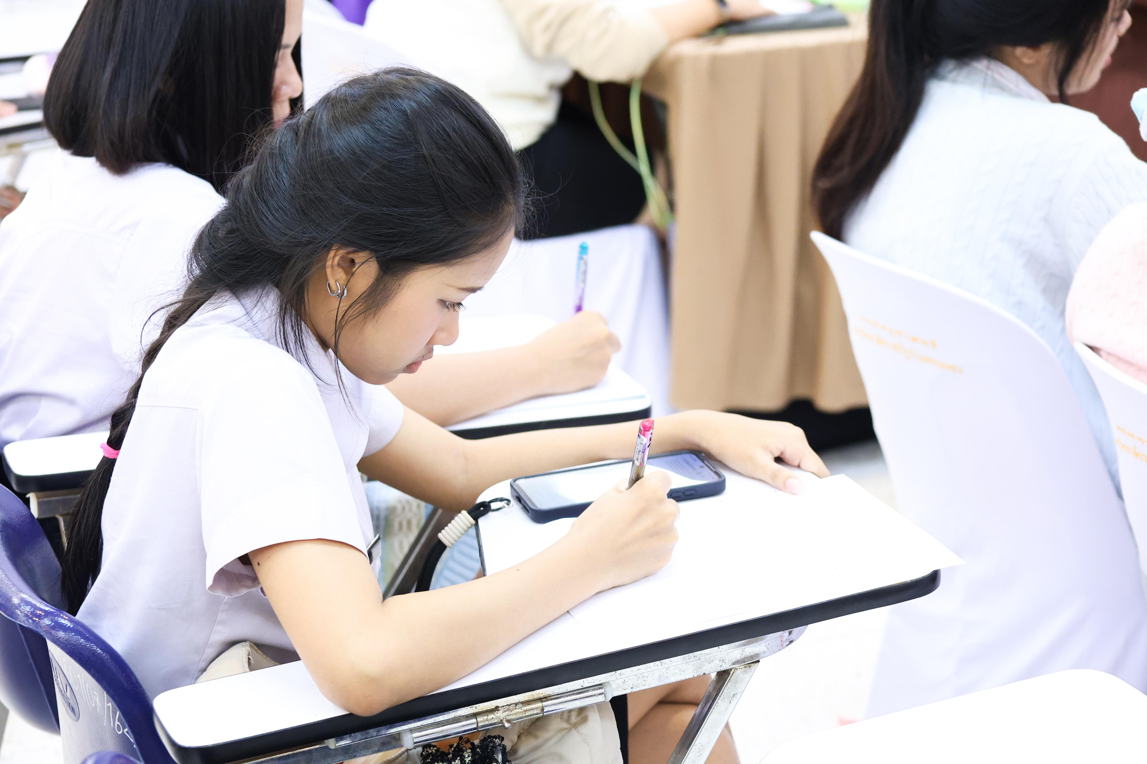 79. วันที่ 23 กันยายน 2569 คณะครุศาสตร์ มหาวิทยาลัยราชภัฏกำแพงเพชร ได้จัดการอาบรมติวสอบใบอนุญาติประกอบวิชาชีพให้กับนักศึกษาชั้นปี 3