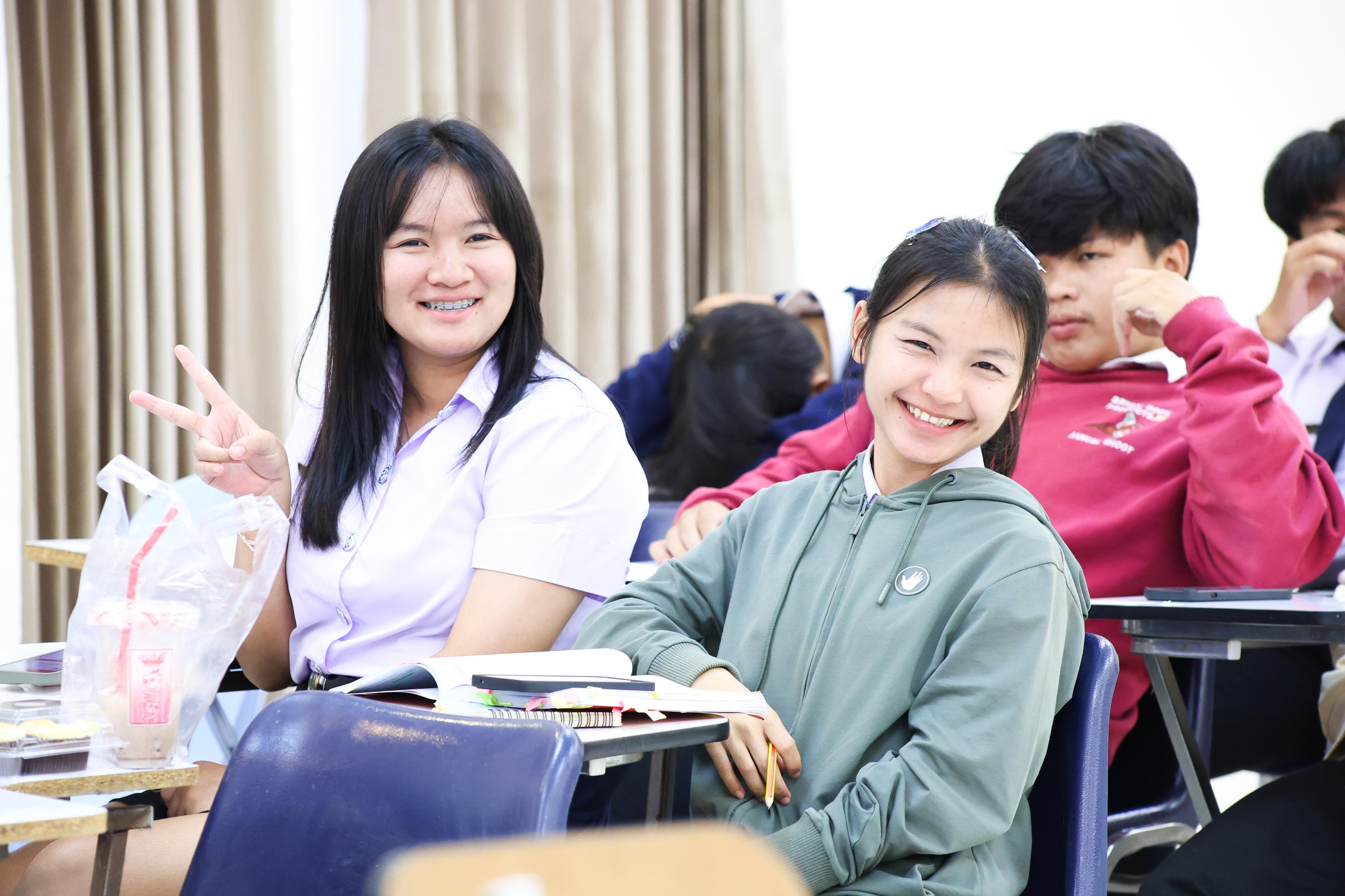 81. วันที่ 23 กันยายน 2569 คณะครุศาสตร์ มหาวิทยาลัยราชภัฏกำแพงเพชร ได้จัดการอาบรมติวสอบใบอนุญาติประกอบวิชาชีพให้กับนักศึกษาชั้นปี 3