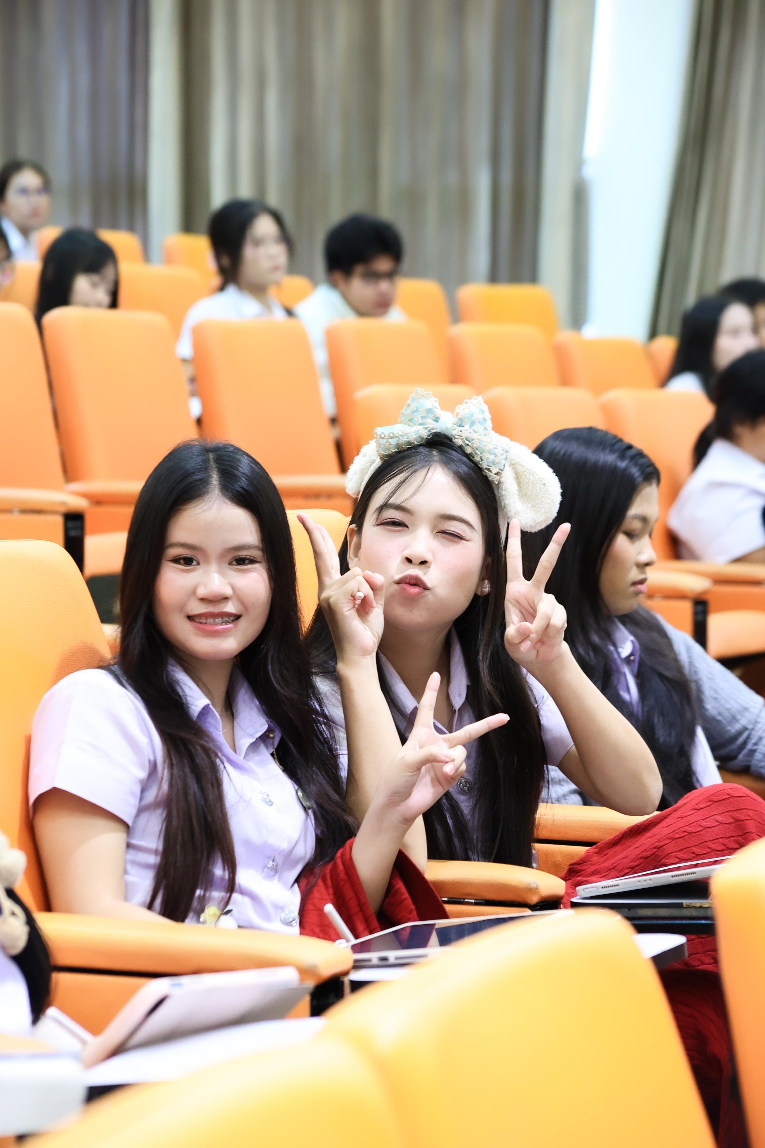 102. วันที่ 23 กันยายน 2569 คณะครุศาสตร์ มหาวิทยาลัยราชภัฏกำแพงเพชร ได้จัดการอาบรมติวสอบใบอนุญาติประกอบวิชาชีพให้กับนักศึกษาชั้นปี 3