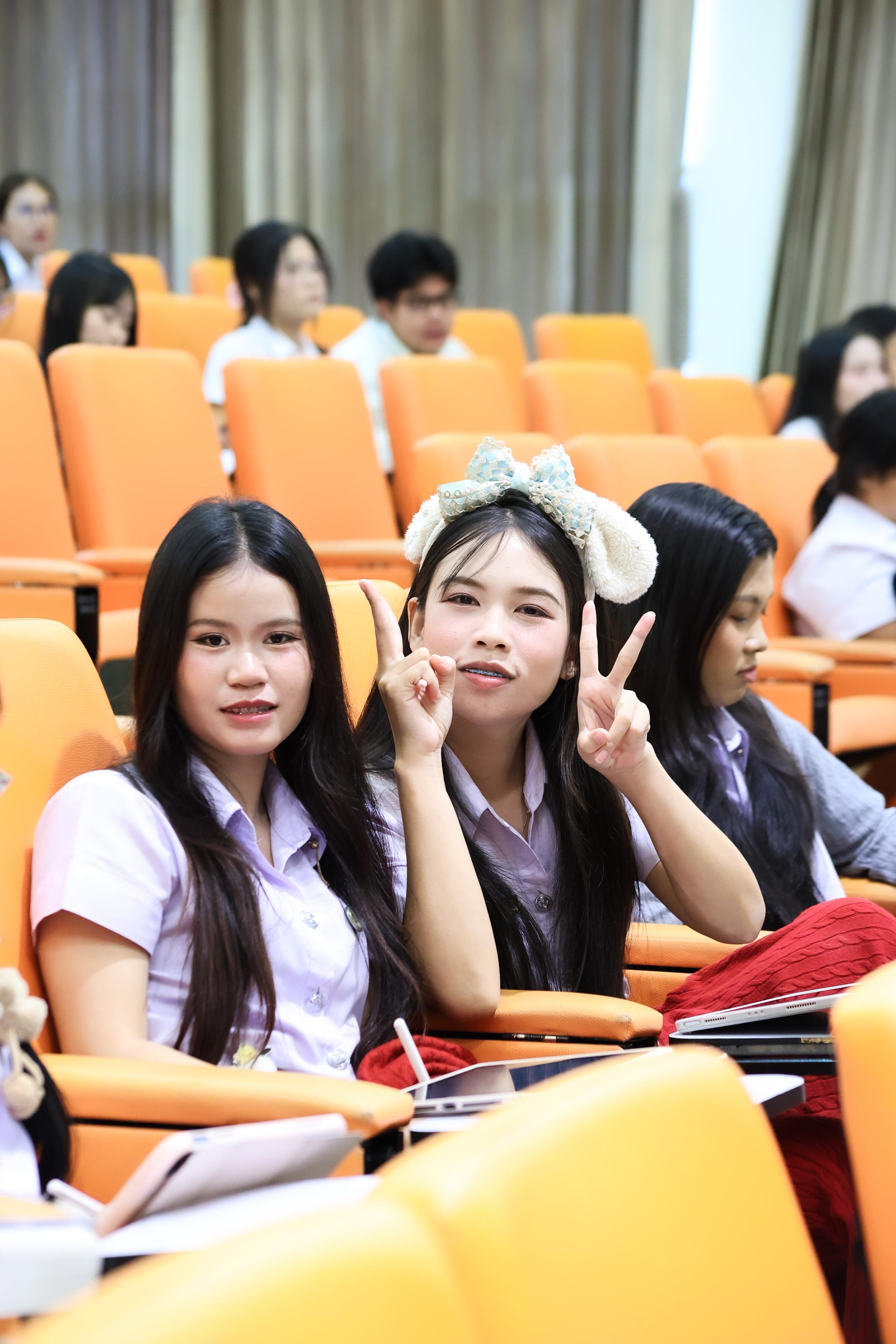 103. วันที่ 23 กันยายน 2569 คณะครุศาสตร์ มหาวิทยาลัยราชภัฏกำแพงเพชร ได้จัดการอาบรมติวสอบใบอนุญาติประกอบวิชาชีพให้กับนักศึกษาชั้นปี 3