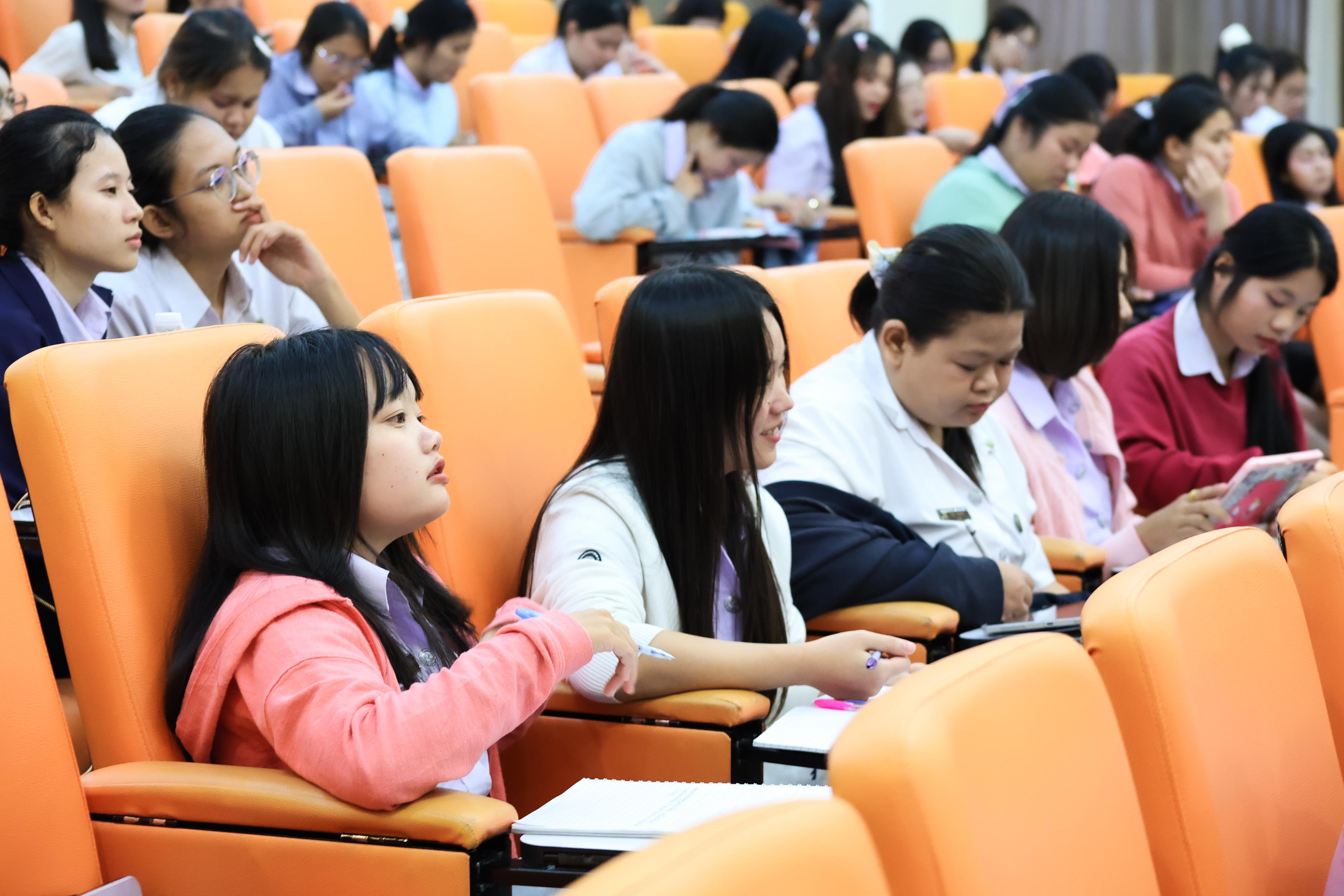 106. วันที่ 23 กันยายน 2569 คณะครุศาสตร์ มหาวิทยาลัยราชภัฏกำแพงเพชร ได้จัดการอาบรมติวสอบใบอนุญาติประกอบวิชาชีพให้กับนักศึกษาชั้นปี 3