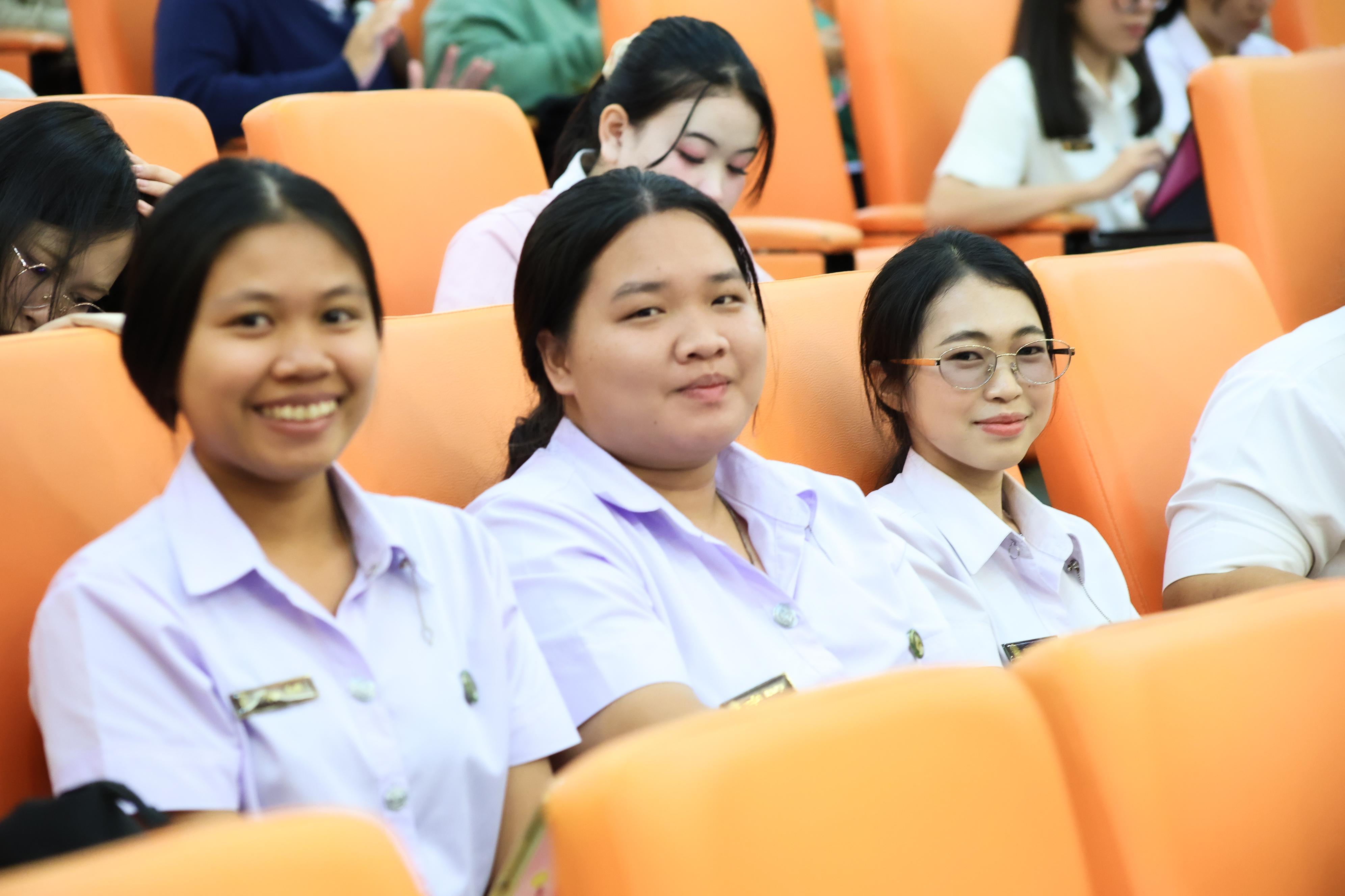108. วันที่ 23 กันยายน 2569 คณะครุศาสตร์ มหาวิทยาลัยราชภัฏกำแพงเพชร ได้จัดการอาบรมติวสอบใบอนุญาติประกอบวิชาชีพให้กับนักศึกษาชั้นปี 3
