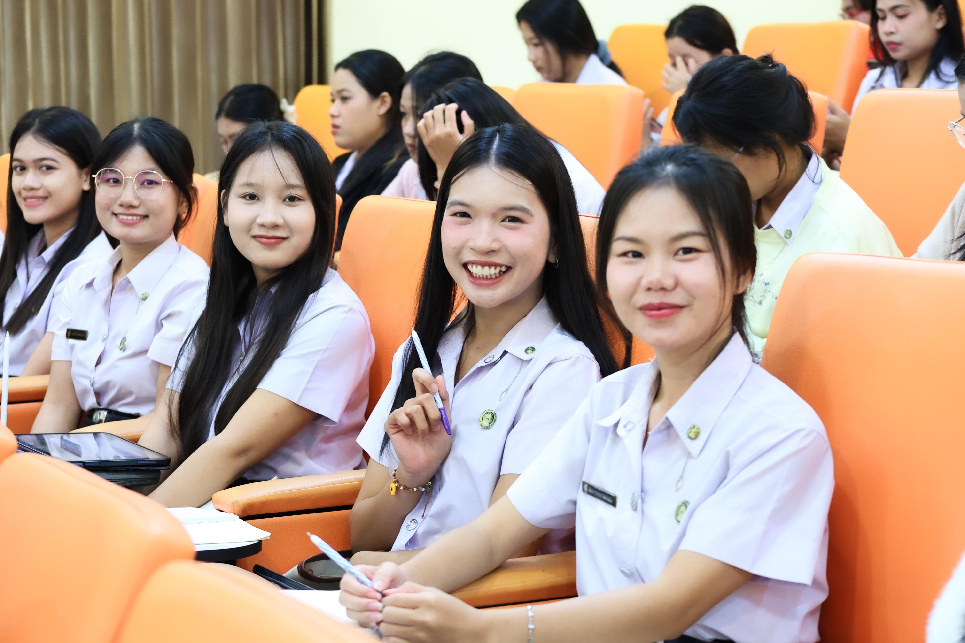 112. วันที่ 23 กันยายน 2569 คณะครุศาสตร์ มหาวิทยาลัยราชภัฏกำแพงเพชร ได้จัดการอาบรมติวสอบใบอนุญาติประกอบวิชาชีพให้กับนักศึกษาชั้นปี 3