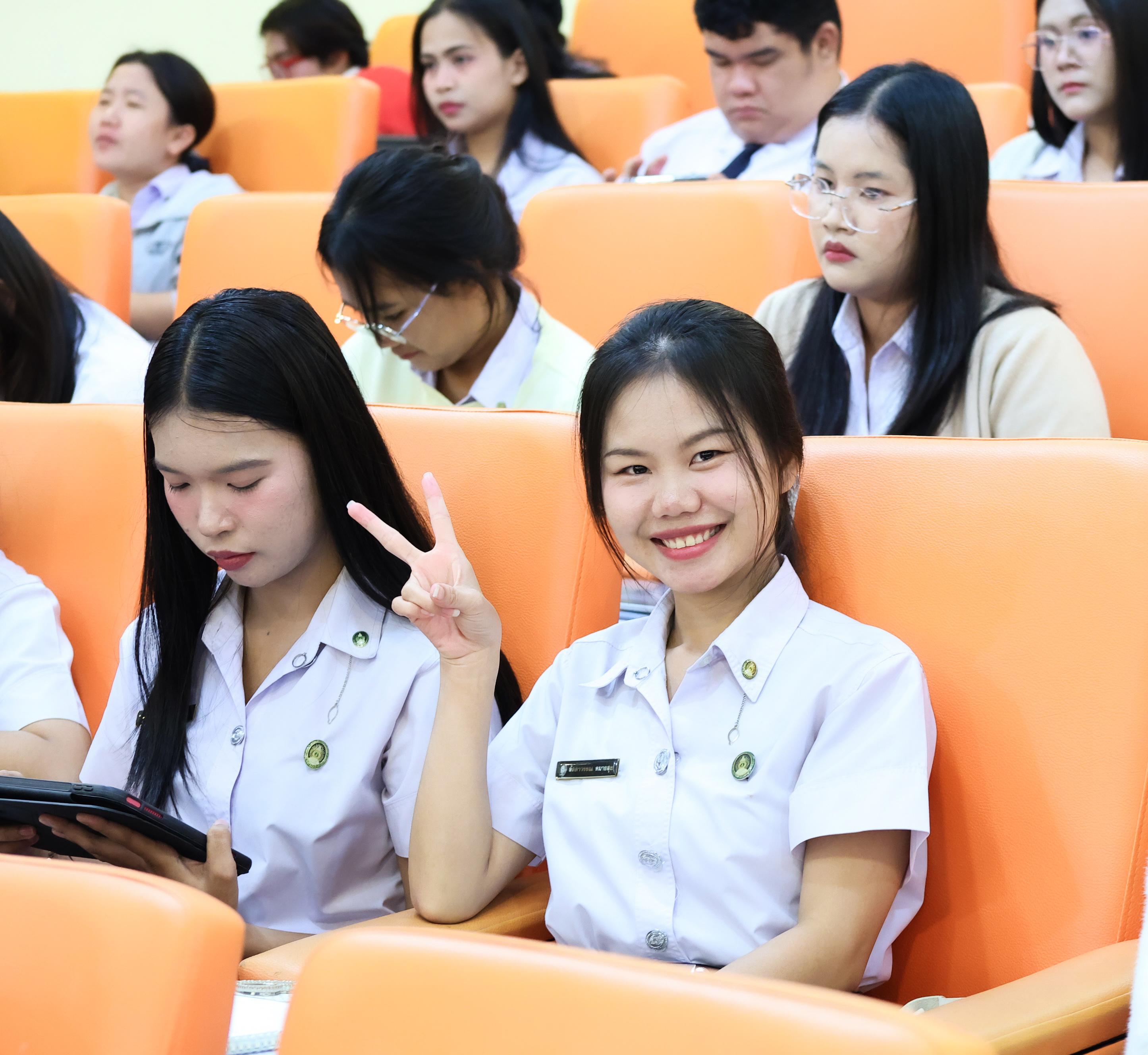 114. วันที่ 23 กันยายน 2569 คณะครุศาสตร์ มหาวิทยาลัยราชภัฏกำแพงเพชร ได้จัดการอาบรมติวสอบใบอนุญาติประกอบวิชาชีพให้กับนักศึกษาชั้นปี 3