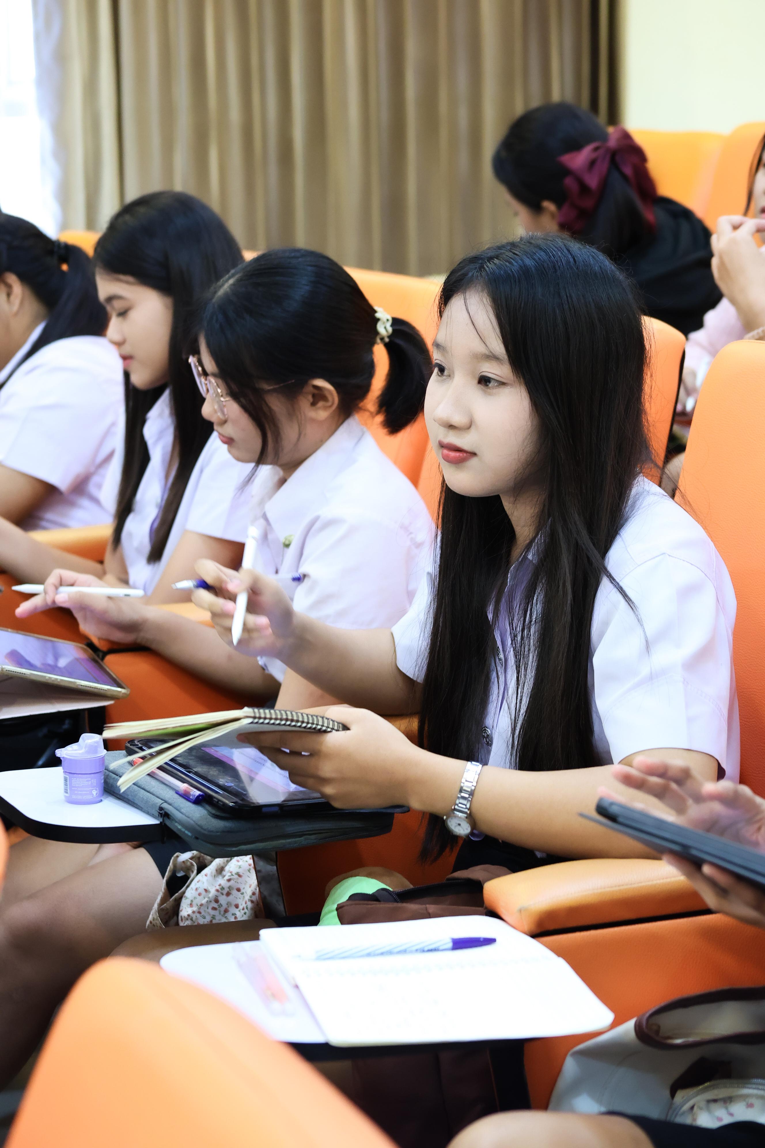 115. วันที่ 23 กันยายน 2569 คณะครุศาสตร์ มหาวิทยาลัยราชภัฏกำแพงเพชร ได้จัดการอาบรมติวสอบใบอนุญาติประกอบวิชาชีพให้กับนักศึกษาชั้นปี 3