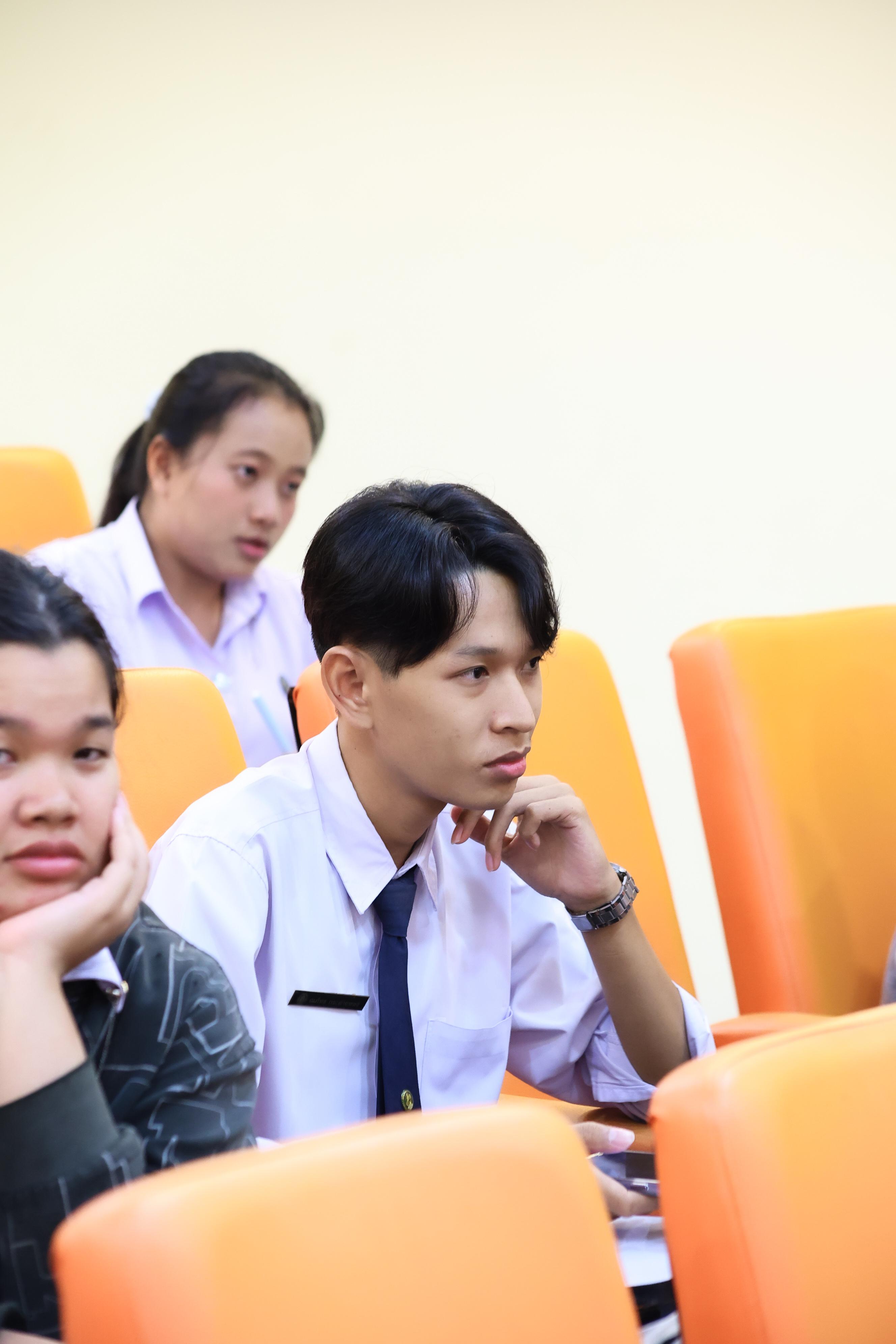 116. วันที่ 23 กันยายน 2569 คณะครุศาสตร์ มหาวิทยาลัยราชภัฏกำแพงเพชร ได้จัดการอาบรมติวสอบใบอนุญาติประกอบวิชาชีพให้กับนักศึกษาชั้นปี 3