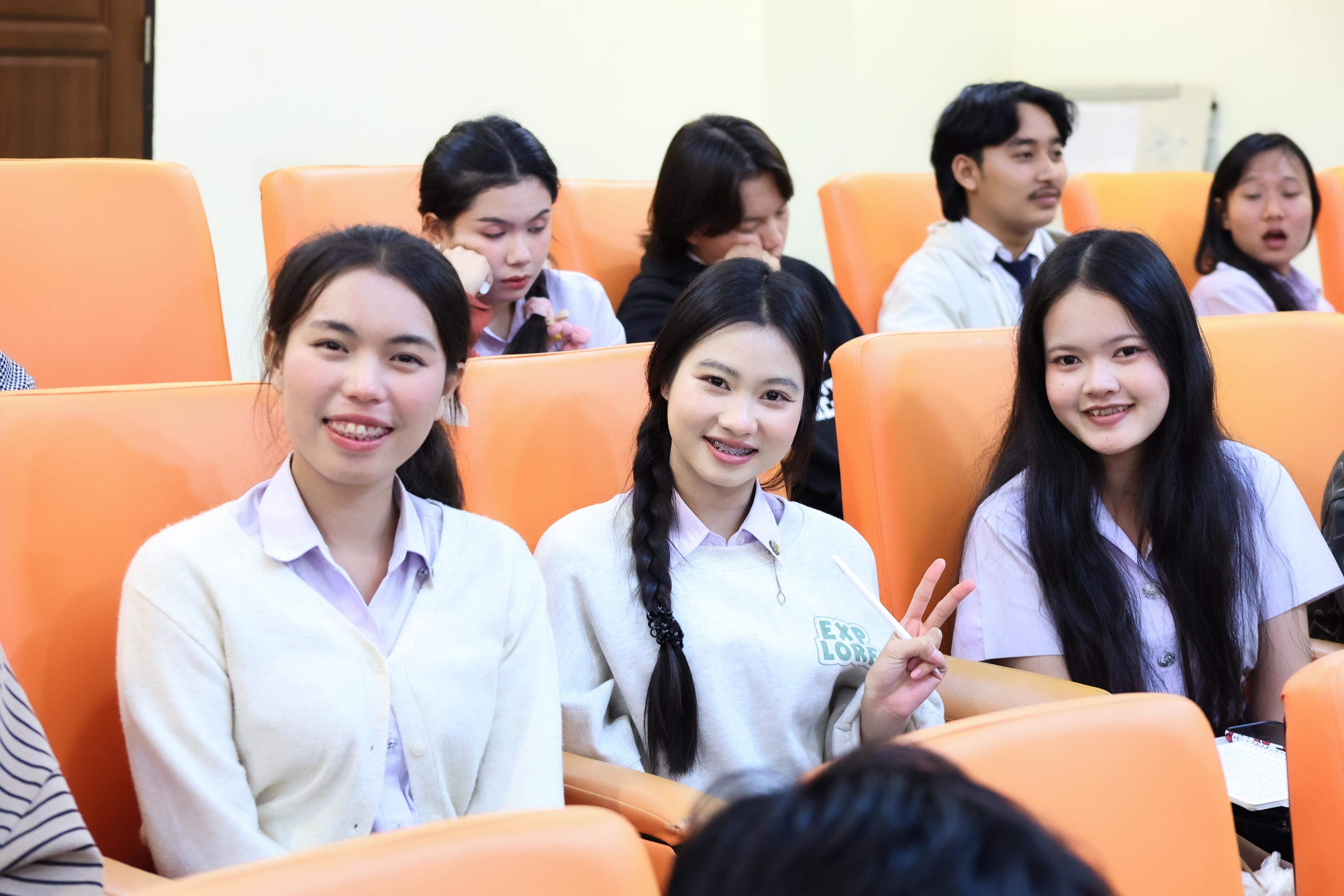 119. วันที่ 23 กันยายน 2569 คณะครุศาสตร์ มหาวิทยาลัยราชภัฏกำแพงเพชร ได้จัดการอาบรมติวสอบใบอนุญาติประกอบวิชาชีพให้กับนักศึกษาชั้นปี 3