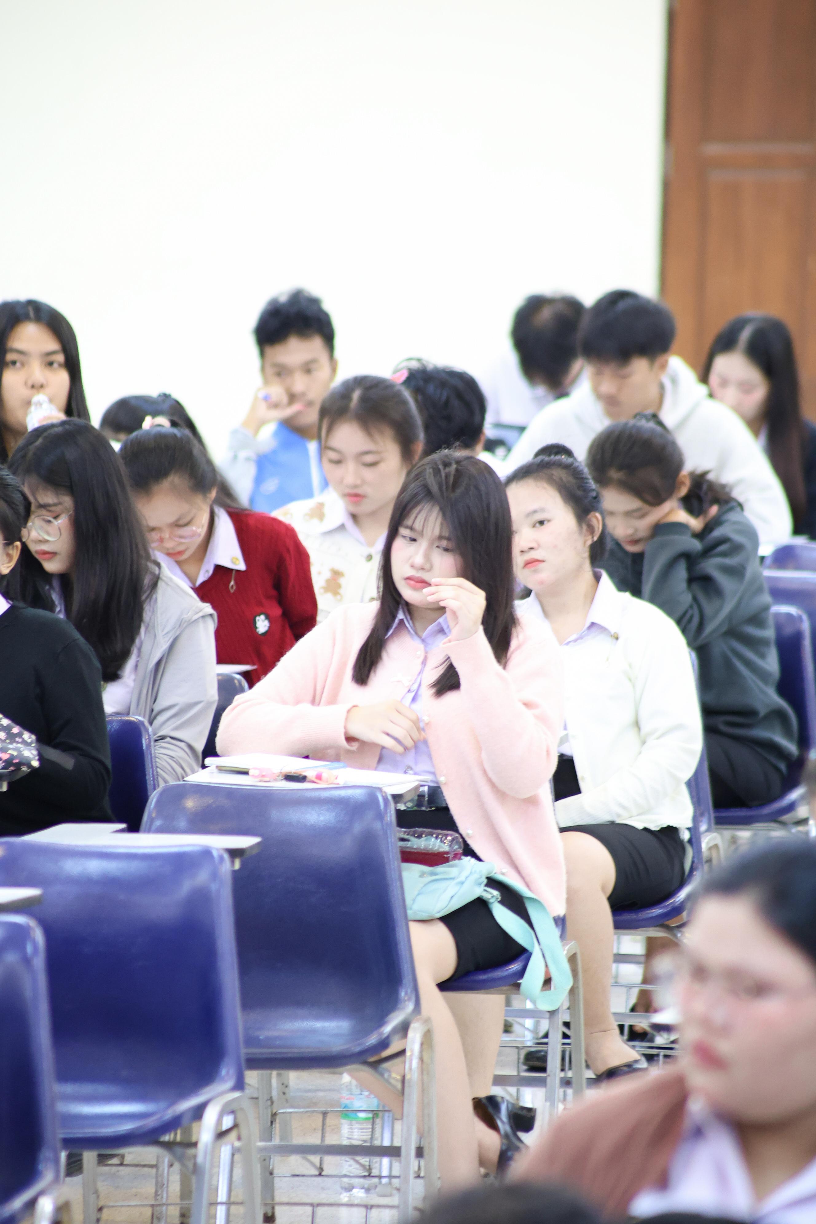 6. วันที่ 24 กันยายน 2569 คณะครุศาสตร์ มหาวิทยาลัยราชภัฏกำแพงเพชร ได้จัดการอบรมติวสอบใบอนุญาติประกอบวิชาชีพให้กับนักศึกษาชั้นปี 3