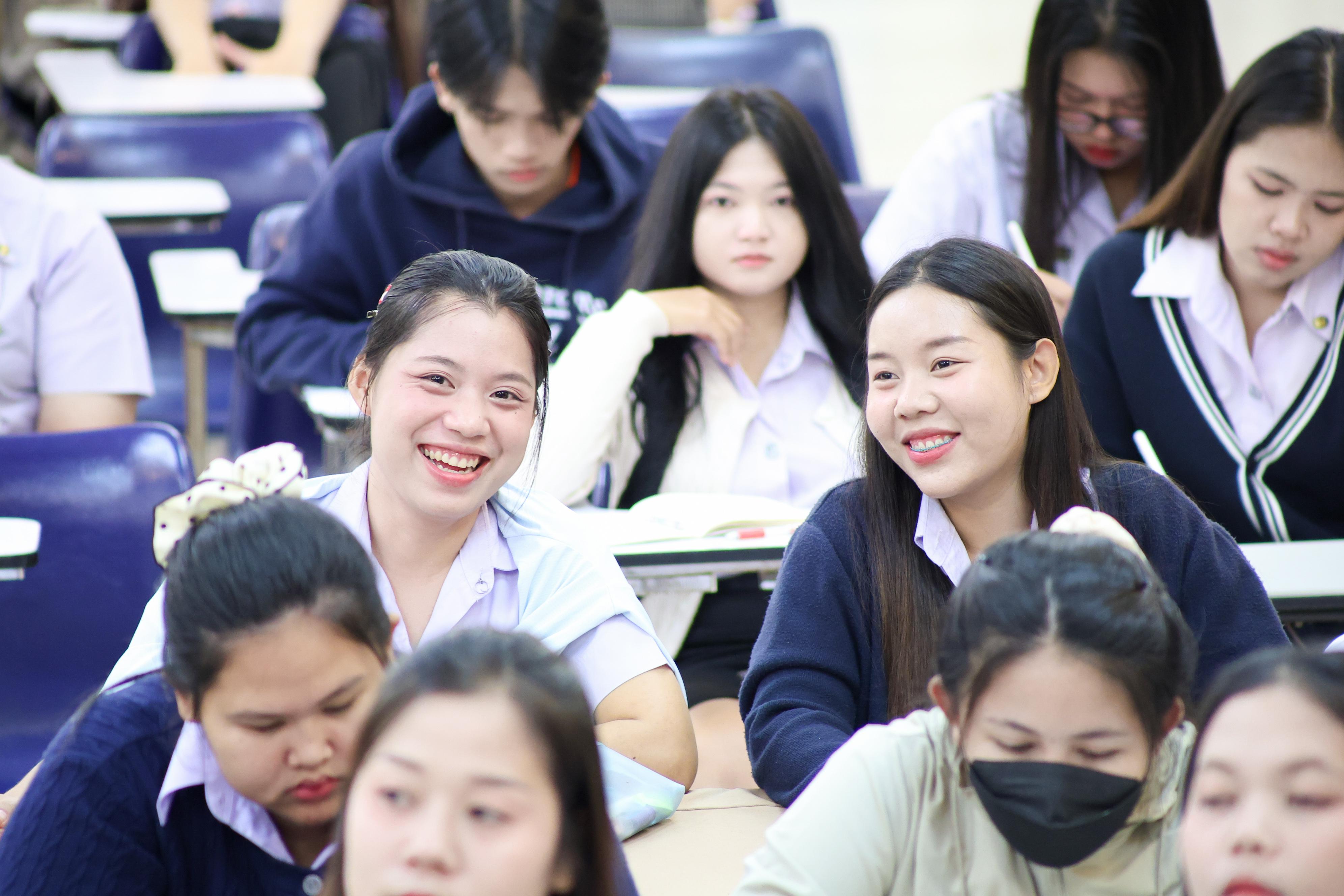 8. วันที่ 24 กันยายน 2569 คณะครุศาสตร์ มหาวิทยาลัยราชภัฏกำแพงเพชร ได้จัดการอบรมติวสอบใบอนุญาติประกอบวิชาชีพให้กับนักศึกษาชั้นปี 3