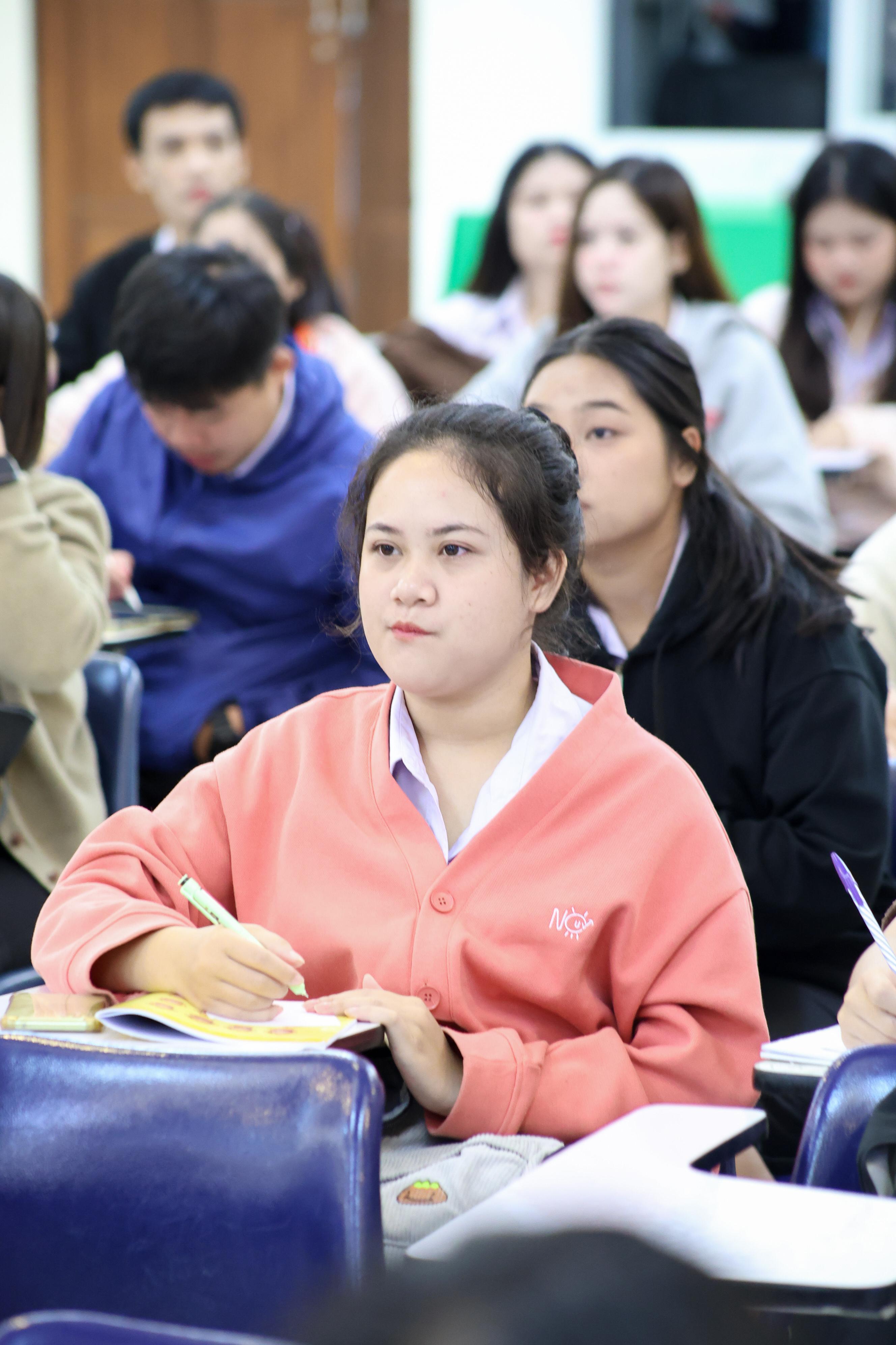 10. วันที่ 24 กันยายน 2569 คณะครุศาสตร์ มหาวิทยาลัยราชภัฏกำแพงเพชร ได้จัดการอบรมติวสอบใบอนุญาติประกอบวิชาชีพให้กับนักศึกษาชั้นปี 3