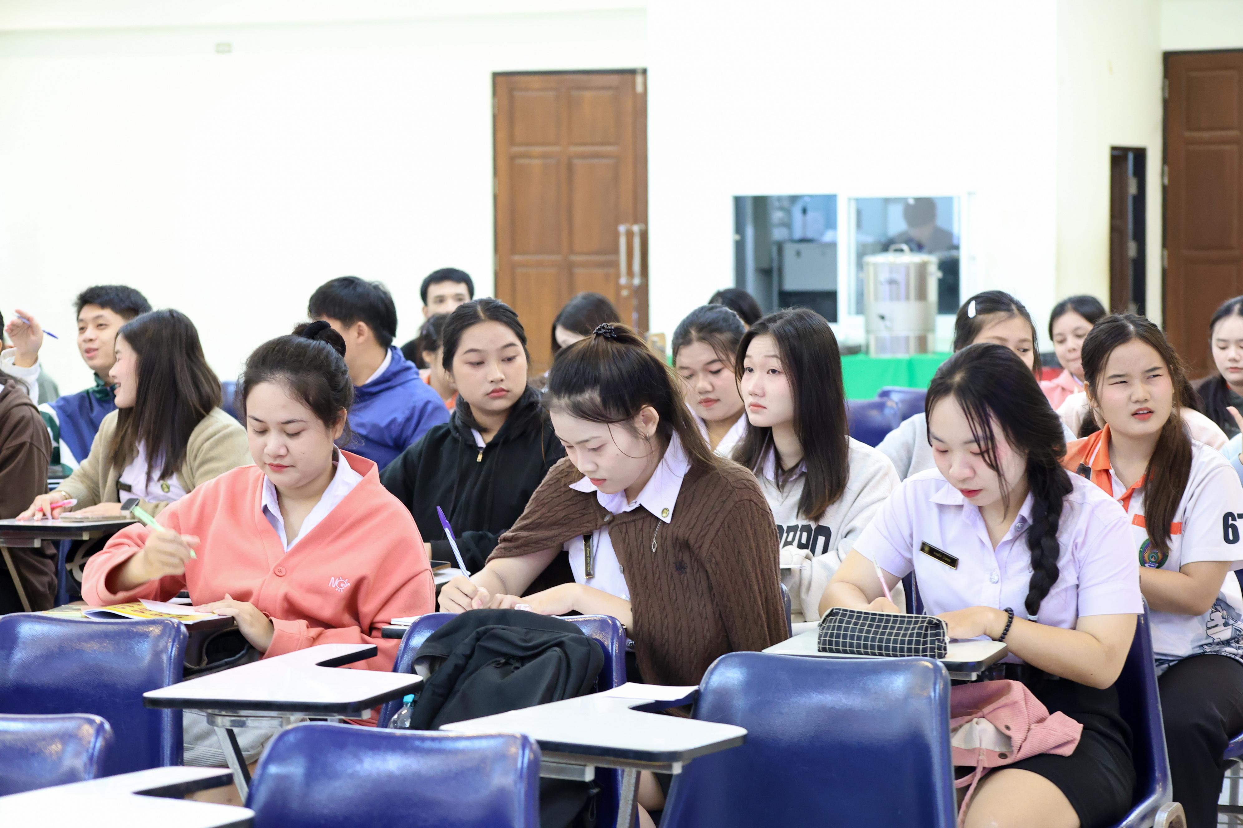 11. วันที่ 24 กันยายน 2569 คณะครุศาสตร์ มหาวิทยาลัยราชภัฏกำแพงเพชร ได้จัดการอบรมติวสอบใบอนุญาติประกอบวิชาชีพให้กับนักศึกษาชั้นปี 3