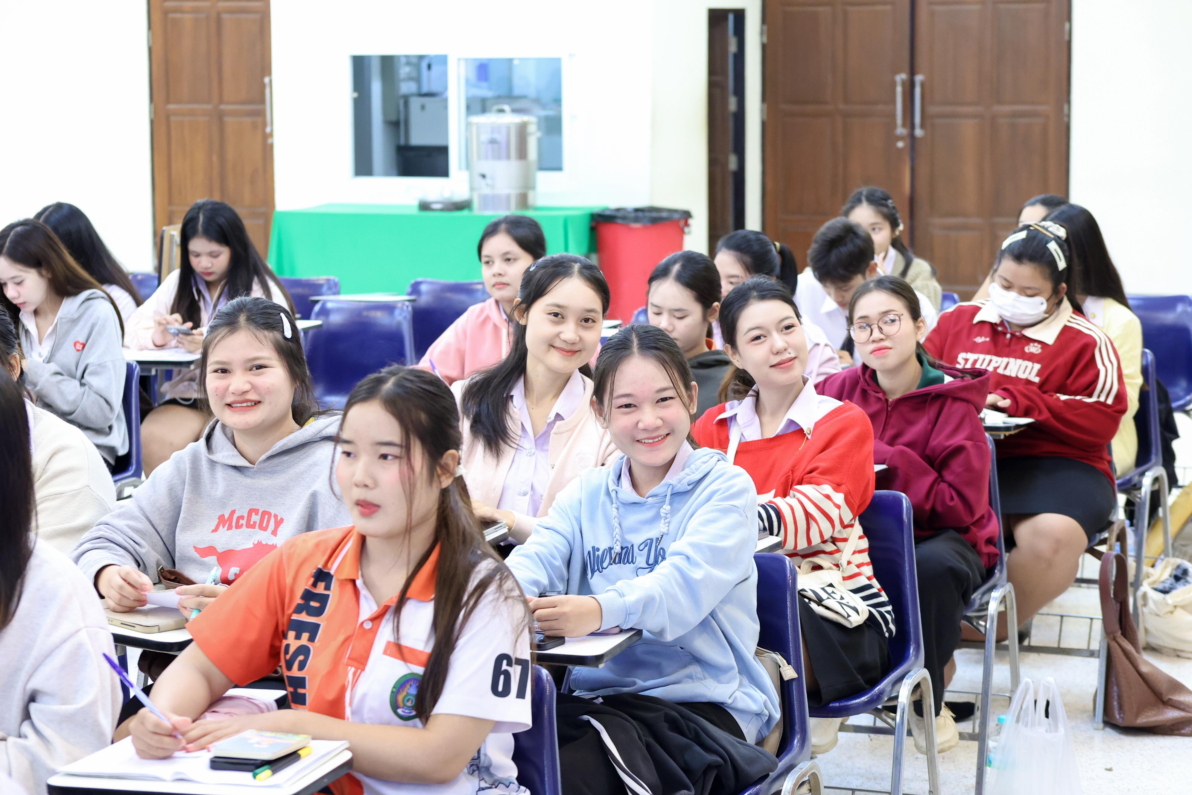 13. วันที่ 24 กันยายน 2569 คณะครุศาสตร์ มหาวิทยาลัยราชภัฏกำแพงเพชร ได้จัดการอบรมติวสอบใบอนุญาติประกอบวิชาชีพให้กับนักศึกษาชั้นปี 3