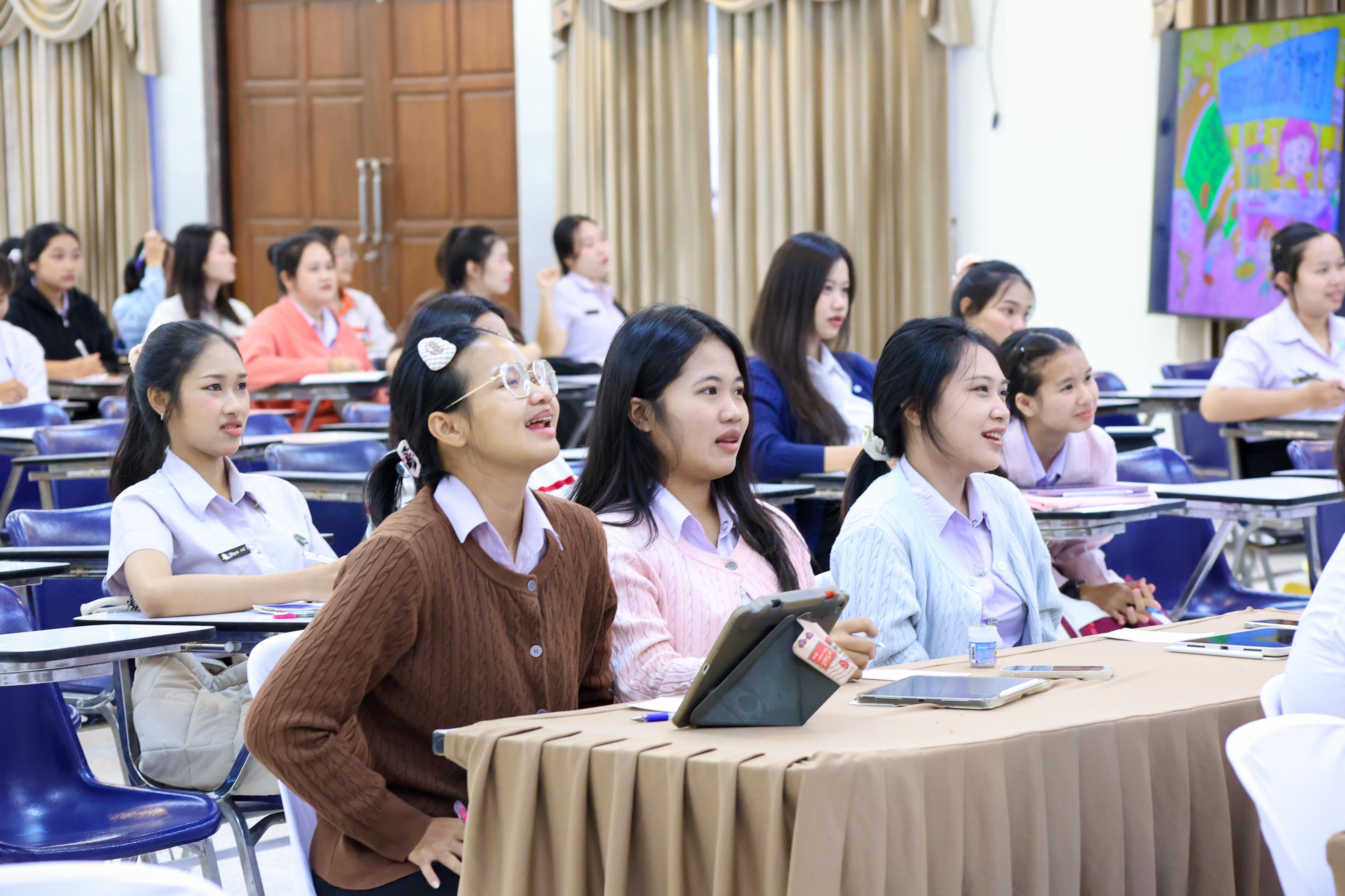38. วันที่ 24 กันยายน 2569 คณะครุศาสตร์ มหาวิทยาลัยราชภัฏกำแพงเพชร ได้จัดการอบรมติวสอบใบอนุญาติประกอบวิชาชีพให้กับนักศึกษาชั้นปี 3