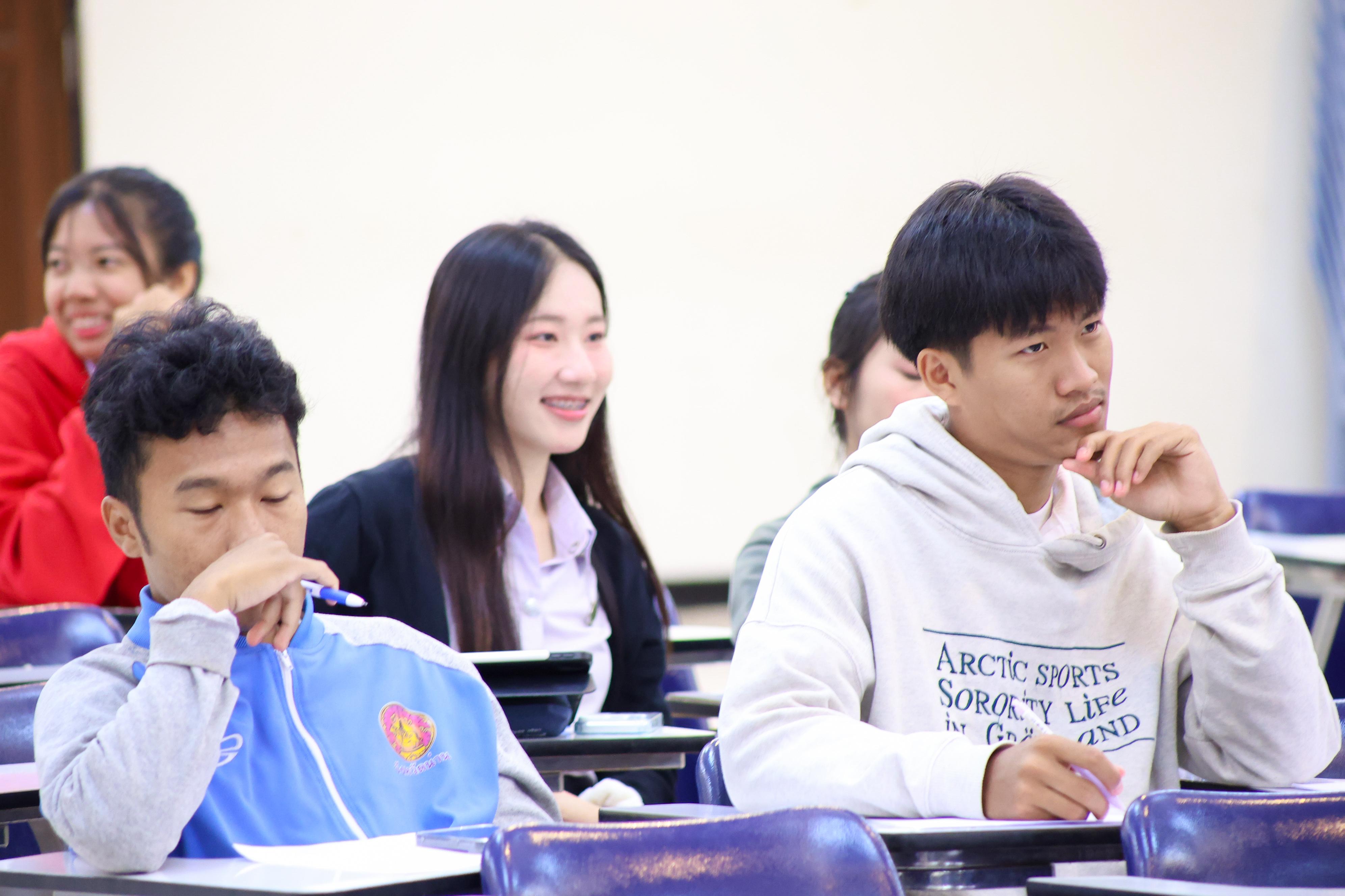 41. วันที่ 24 กันยายน 2569 คณะครุศาสตร์ มหาวิทยาลัยราชภัฏกำแพงเพชร ได้จัดการอบรมติวสอบใบอนุญาติประกอบวิชาชีพให้กับนักศึกษาชั้นปี 3
