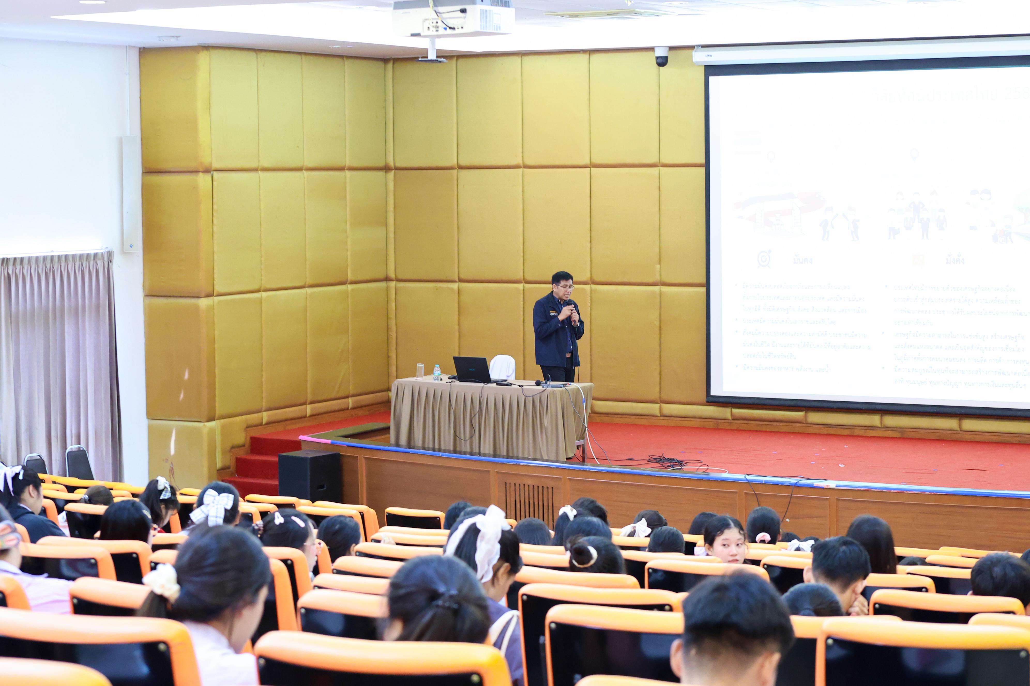 57. วันที่ 24 กันยายน 2569 คณะครุศาสตร์ มหาวิทยาลัยราชภัฏกำแพงเพชร ได้จัดการอบรมติวสอบใบอนุญาติประกอบวิชาชีพให้กับนักศึกษาชั้นปี 3