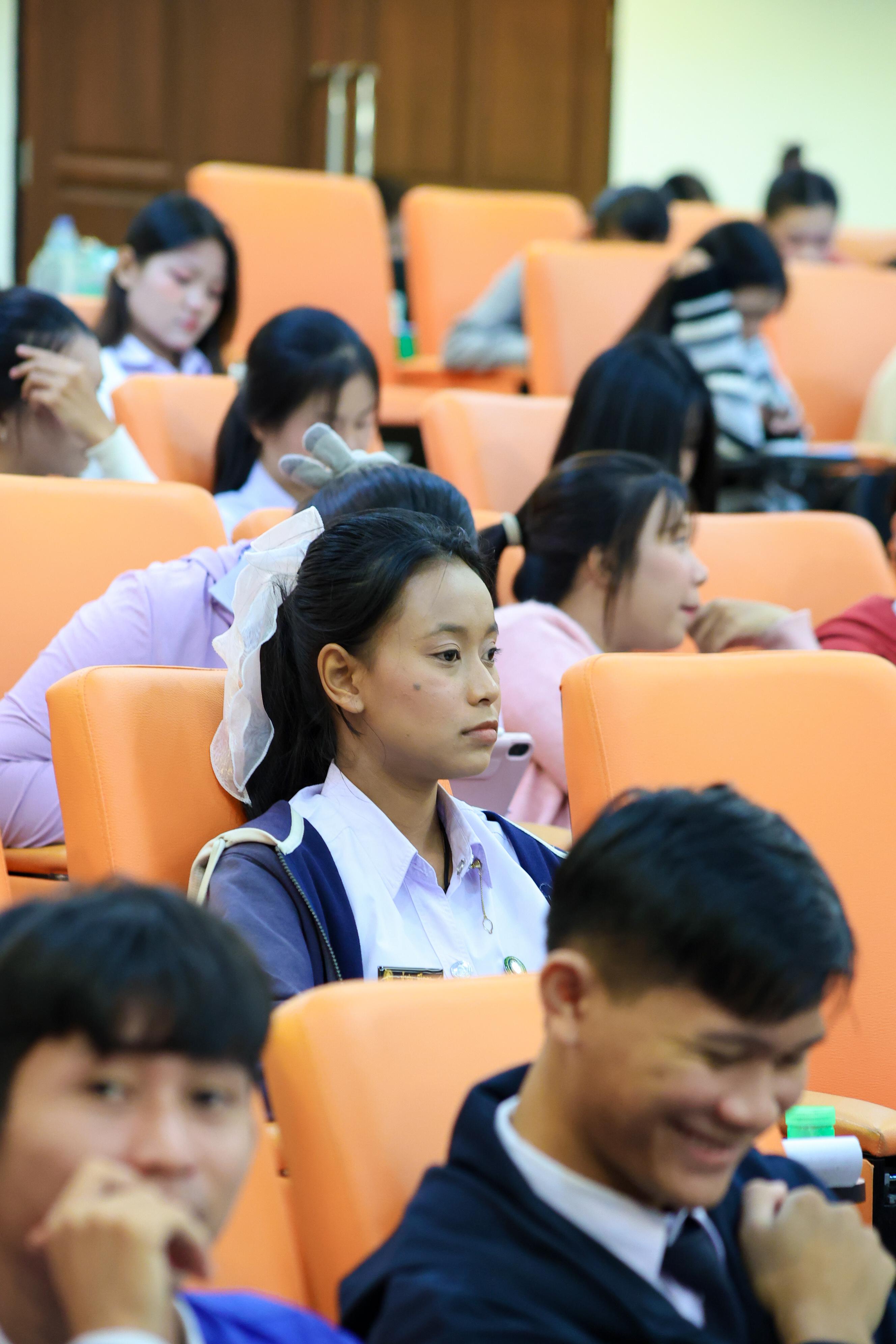61. วันที่ 24 กันยายน 2569 คณะครุศาสตร์ มหาวิทยาลัยราชภัฏกำแพงเพชร ได้จัดการอบรมติวสอบใบอนุญาติประกอบวิชาชีพให้กับนักศึกษาชั้นปี 3