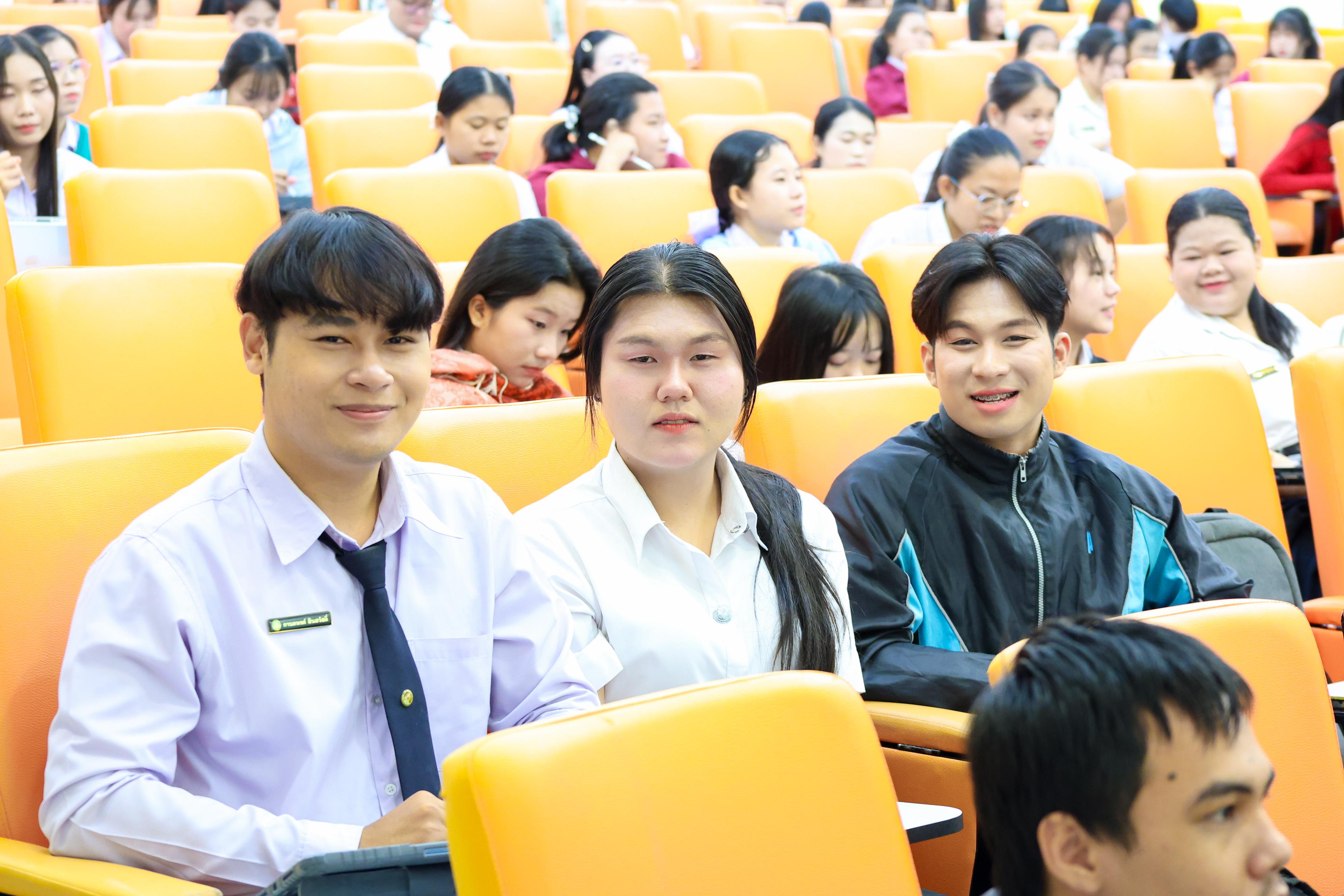 64. วันที่ 24 กันยายน 2569 คณะครุศาสตร์ มหาวิทยาลัยราชภัฏกำแพงเพชร ได้จัดการอบรมติวสอบใบอนุญาติประกอบวิชาชีพให้กับนักศึกษาชั้นปี 3