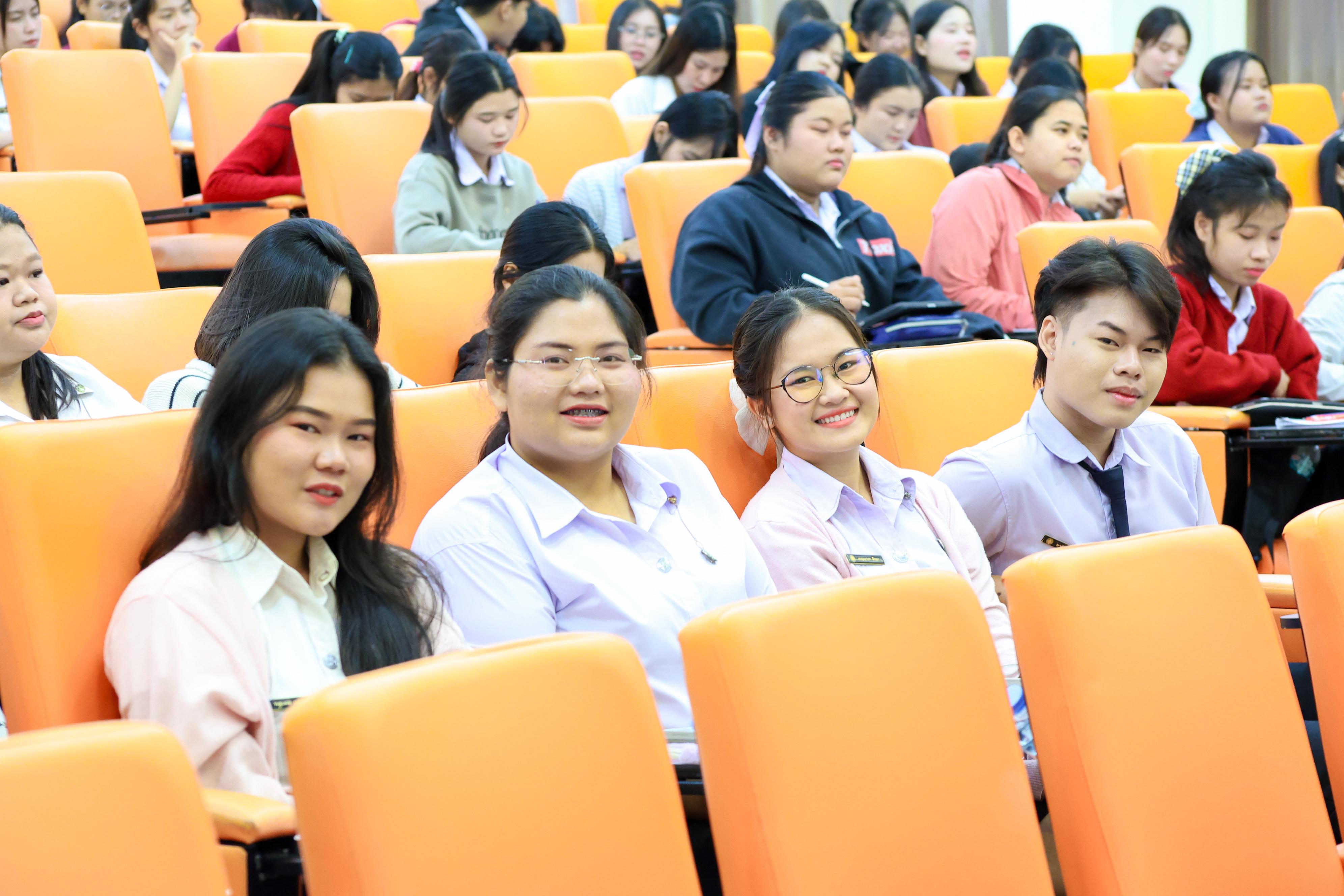 66. วันที่ 24 กันยายน 2569 คณะครุศาสตร์ มหาวิทยาลัยราชภัฏกำแพงเพชร ได้จัดการอบรมติวสอบใบอนุญาติประกอบวิชาชีพให้กับนักศึกษาชั้นปี 3