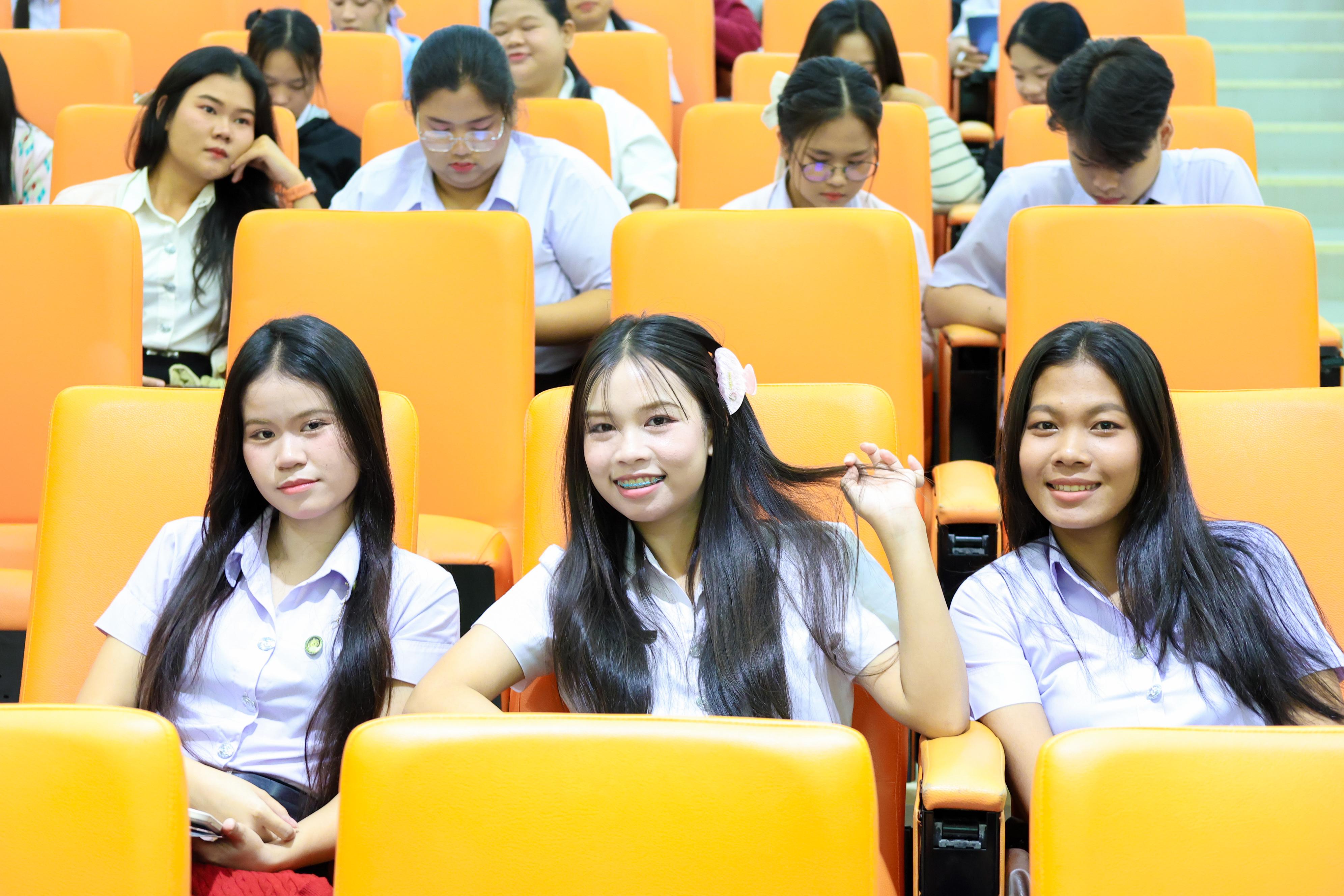 70. วันที่ 24 กันยายน 2569 คณะครุศาสตร์ มหาวิทยาลัยราชภัฏกำแพงเพชร ได้จัดการอบรมติวสอบใบอนุญาติประกอบวิชาชีพให้กับนักศึกษาชั้นปี 3