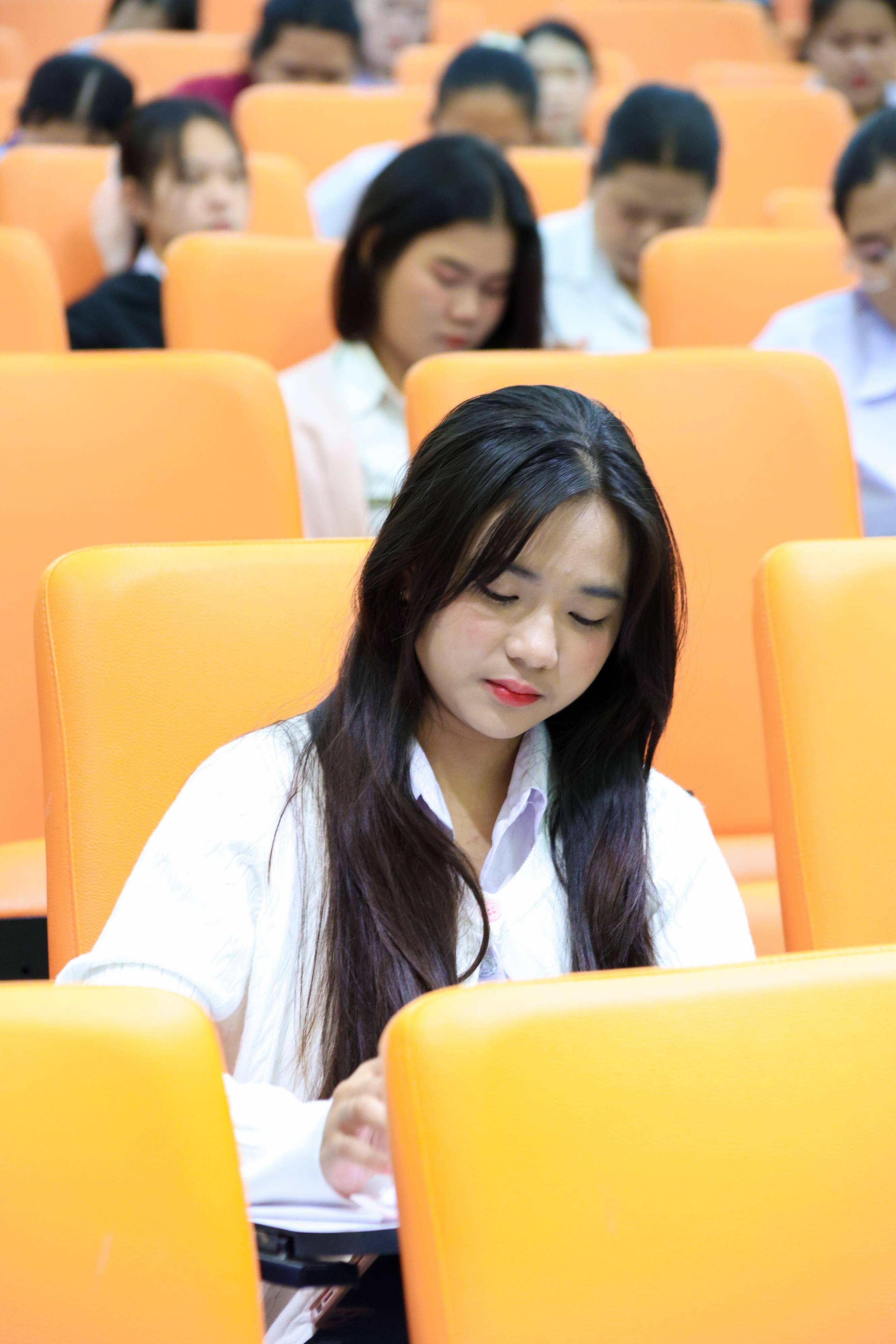 72. วันที่ 24 กันยายน 2569 คณะครุศาสตร์ มหาวิทยาลัยราชภัฏกำแพงเพชร ได้จัดการอบรมติวสอบใบอนุญาติประกอบวิชาชีพให้กับนักศึกษาชั้นปี 3