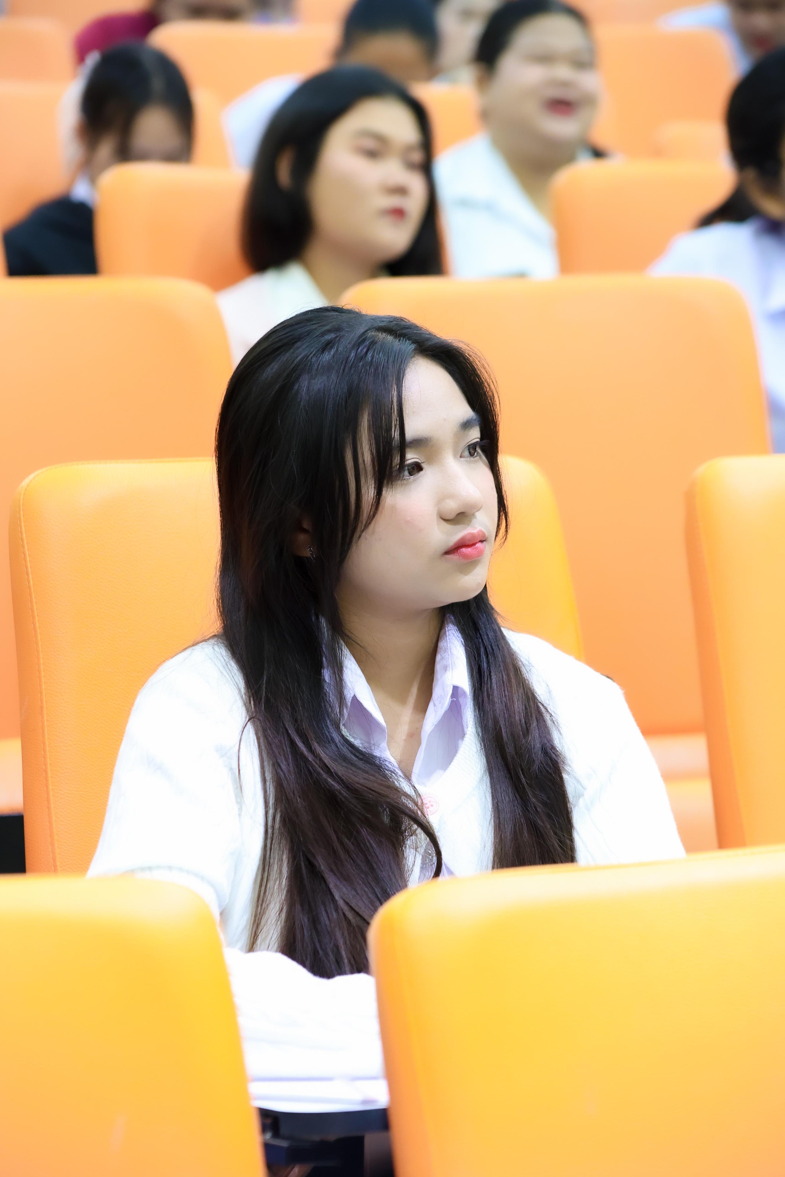 73. วันที่ 24 กันยายน 2569 คณะครุศาสตร์ มหาวิทยาลัยราชภัฏกำแพงเพชร ได้จัดการอบรมติวสอบใบอนุญาติประกอบวิชาชีพให้กับนักศึกษาชั้นปี 3